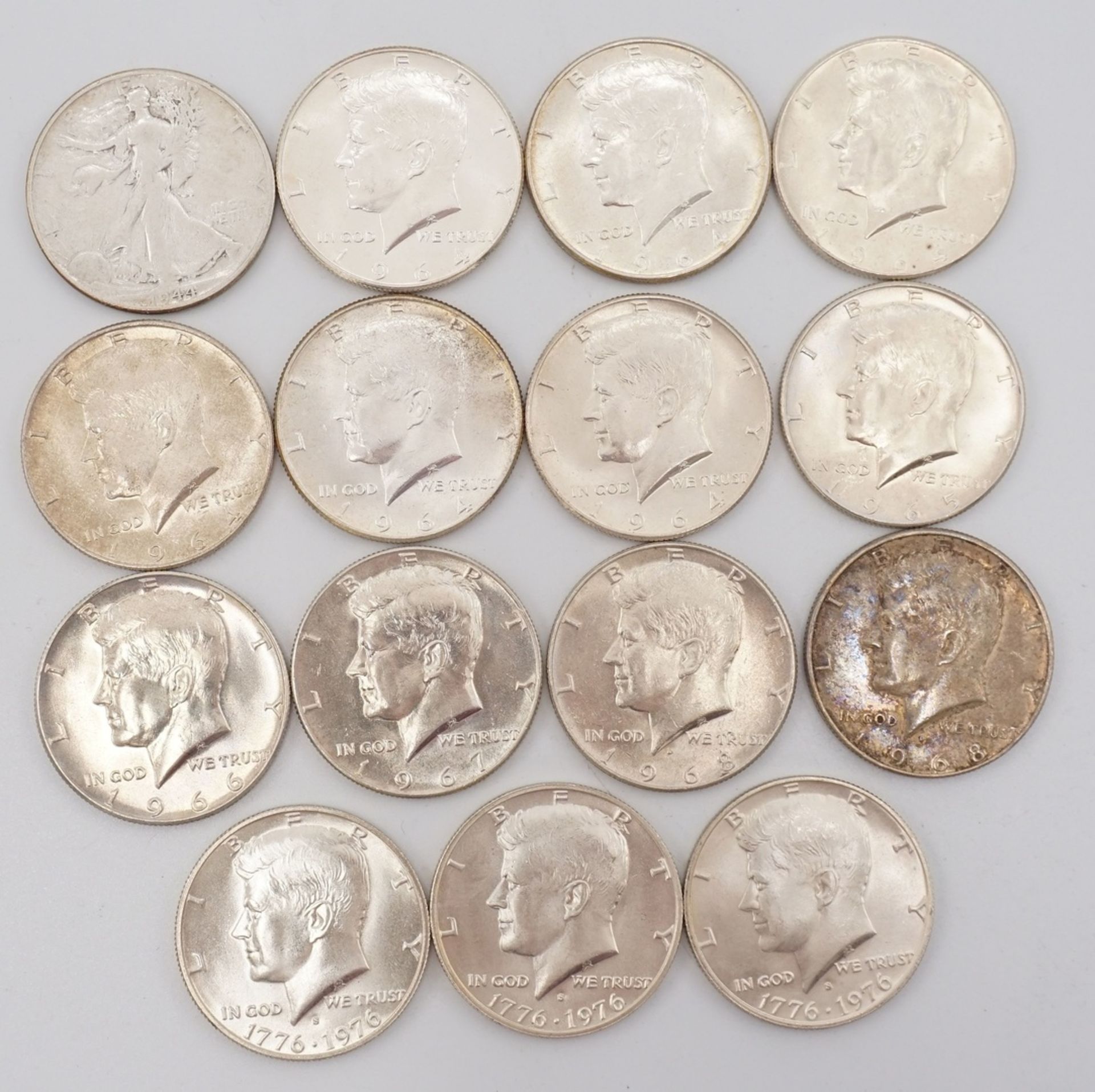 15 Silbermünzen 1/2 Doller USASilber, verschiedene Ausgabe, Erhaltungszustand schön bis