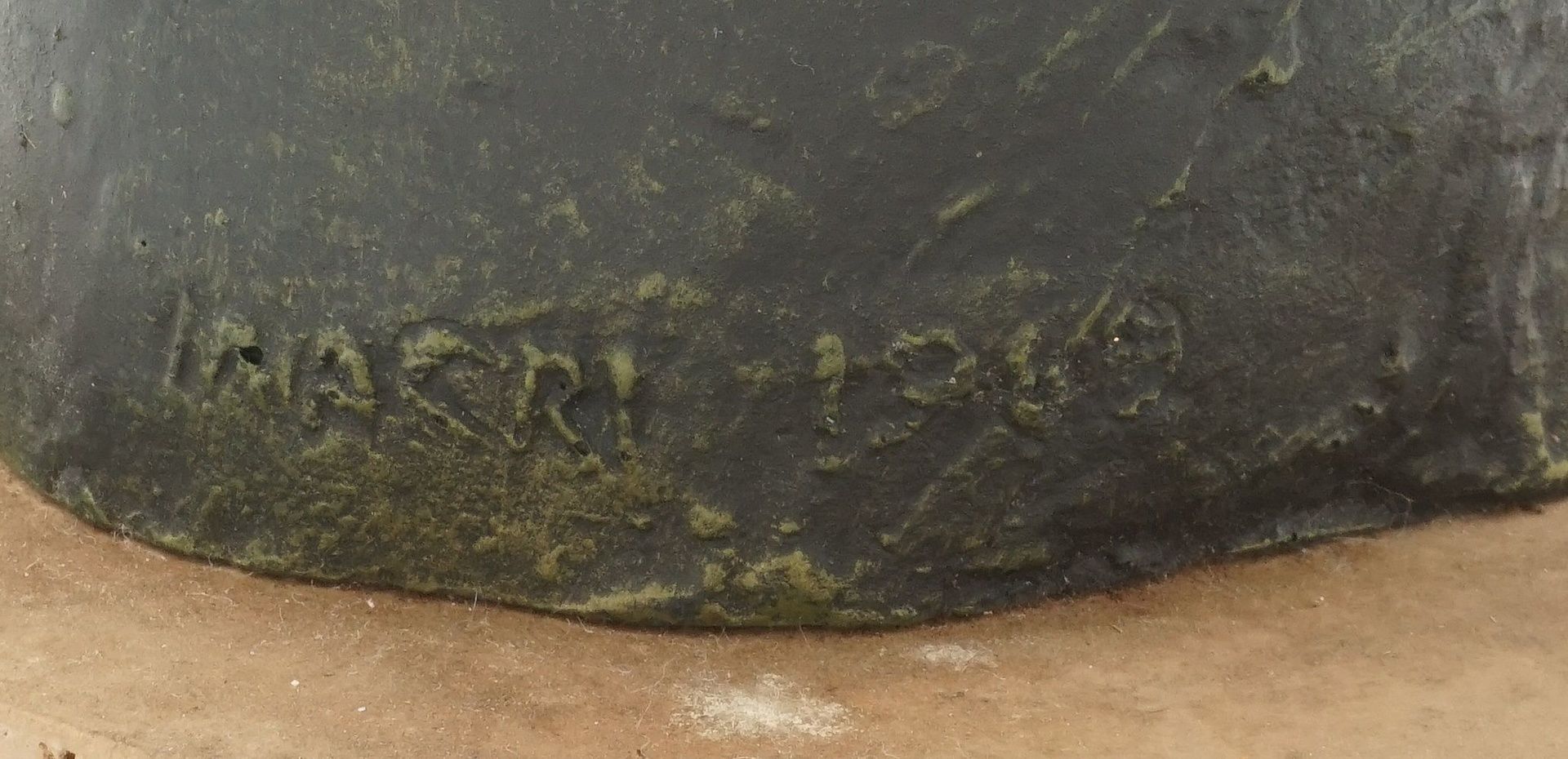 Makri, Moses 10 Geboterückseitig signiert, datiert 1969, Polystein, guter Zustand, 28 x 22 x 13,5 cm - Bild 4 aus 4