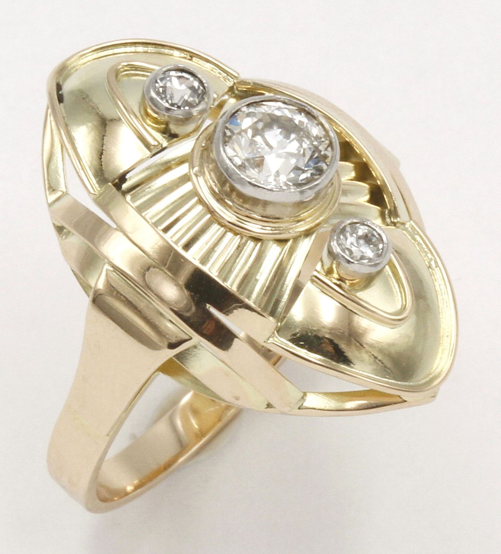 Opulenter Ring mit Altschliff-Diamantenum 1930, 585/- Gelbgold, ca. 0,6 ct Diamant (TW/P) im