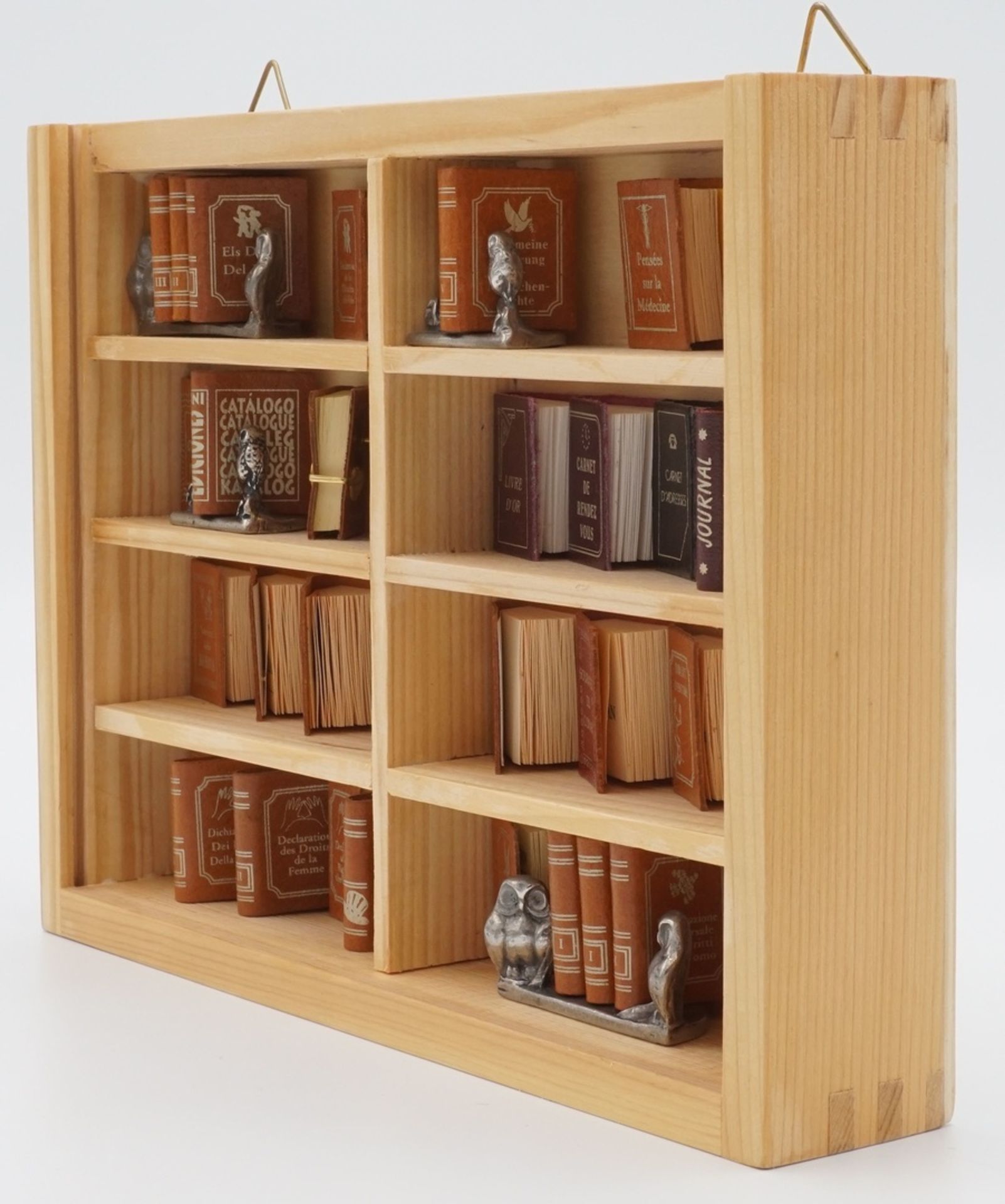 Miniatur-Bibliothek mit 36 Büchern2. Hälfte 20. Jh., Miniaturbücher der Medizin, Gesetze, heilige - Bild 2 aus 2