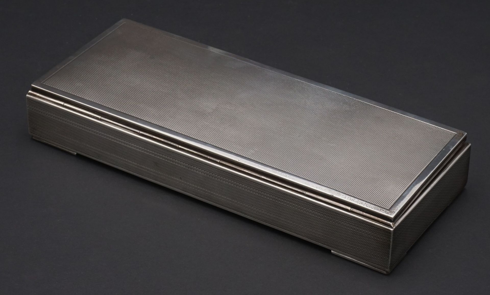 Zigaretten-Etui, um 1930925/- Silber, "925 S" gepunzt, Deckel und Seiten der Schachtel / Schatulle - Bild 3 aus 4