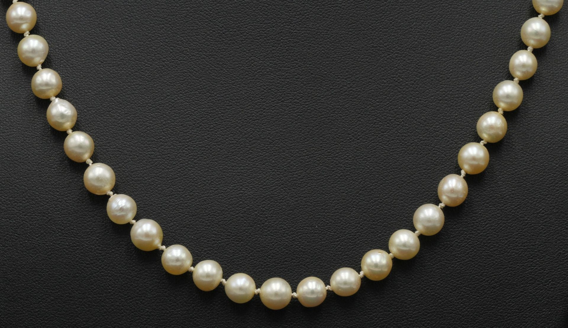 Akoyaperlen-KetteSchließe 585/- Weißgold, mit einer Perle (D. ca. 6,7 mm) und sechs ca. 0,07 ct - Image 4 of 5