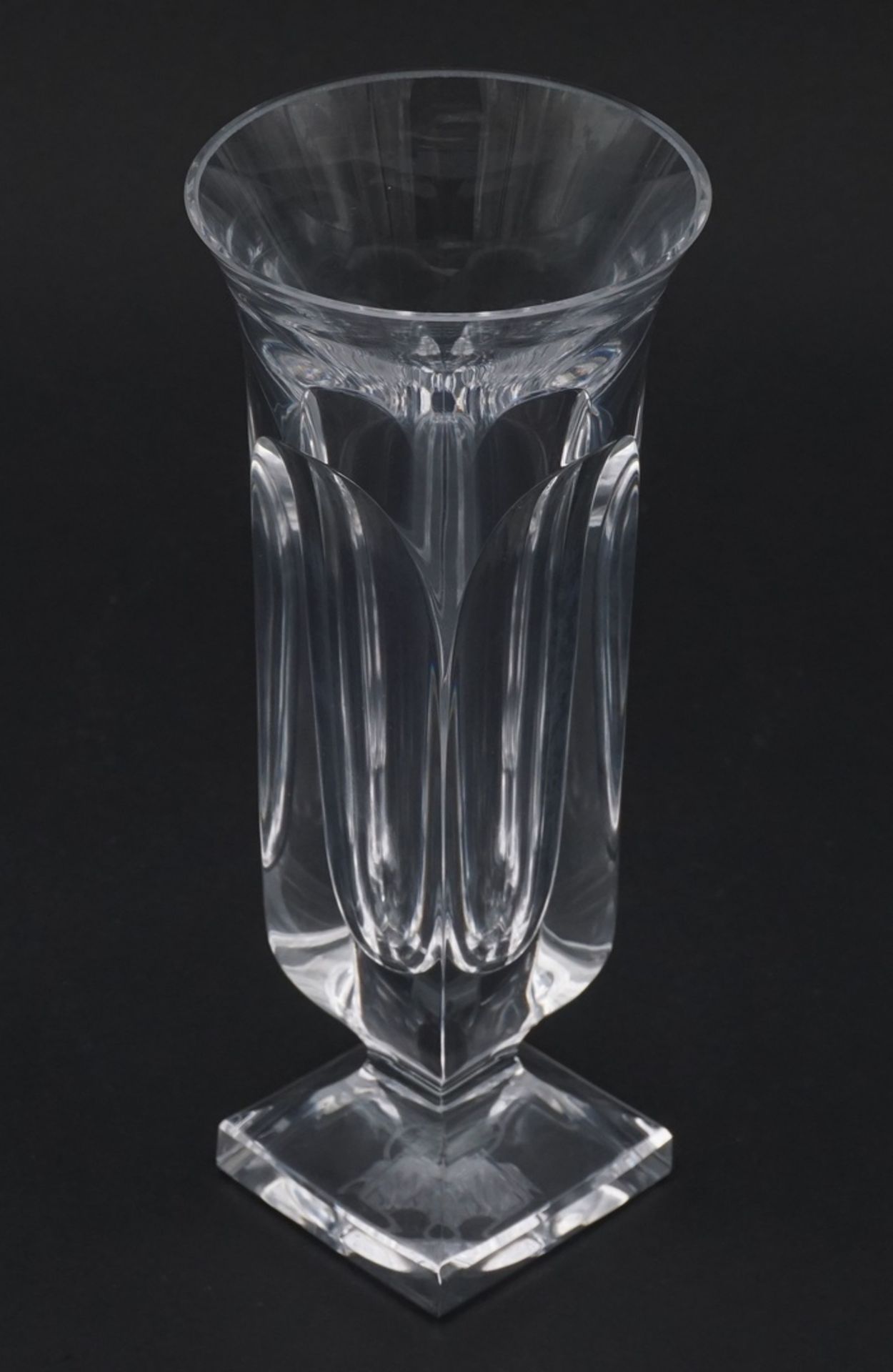 Drei kleine Moser Vasen, 2. Hälfte 20. Jh.Kristallglas, im Boden Ätzmarke des Herstellers Moser, - Bild 2 aus 3