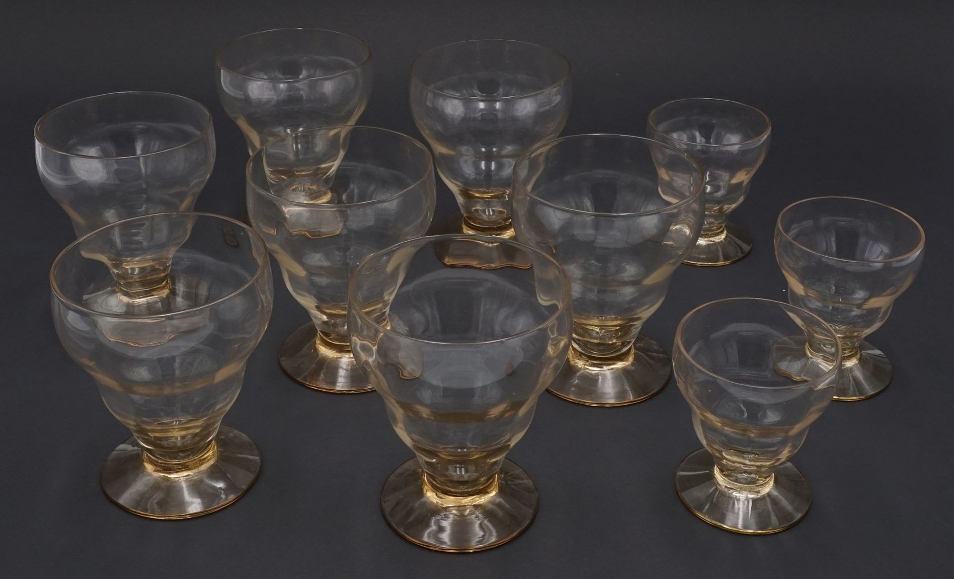 Sieben große und drei kleine Gläser, 1. Drittel 20. Jh.Art Déco, Abrissglas mit