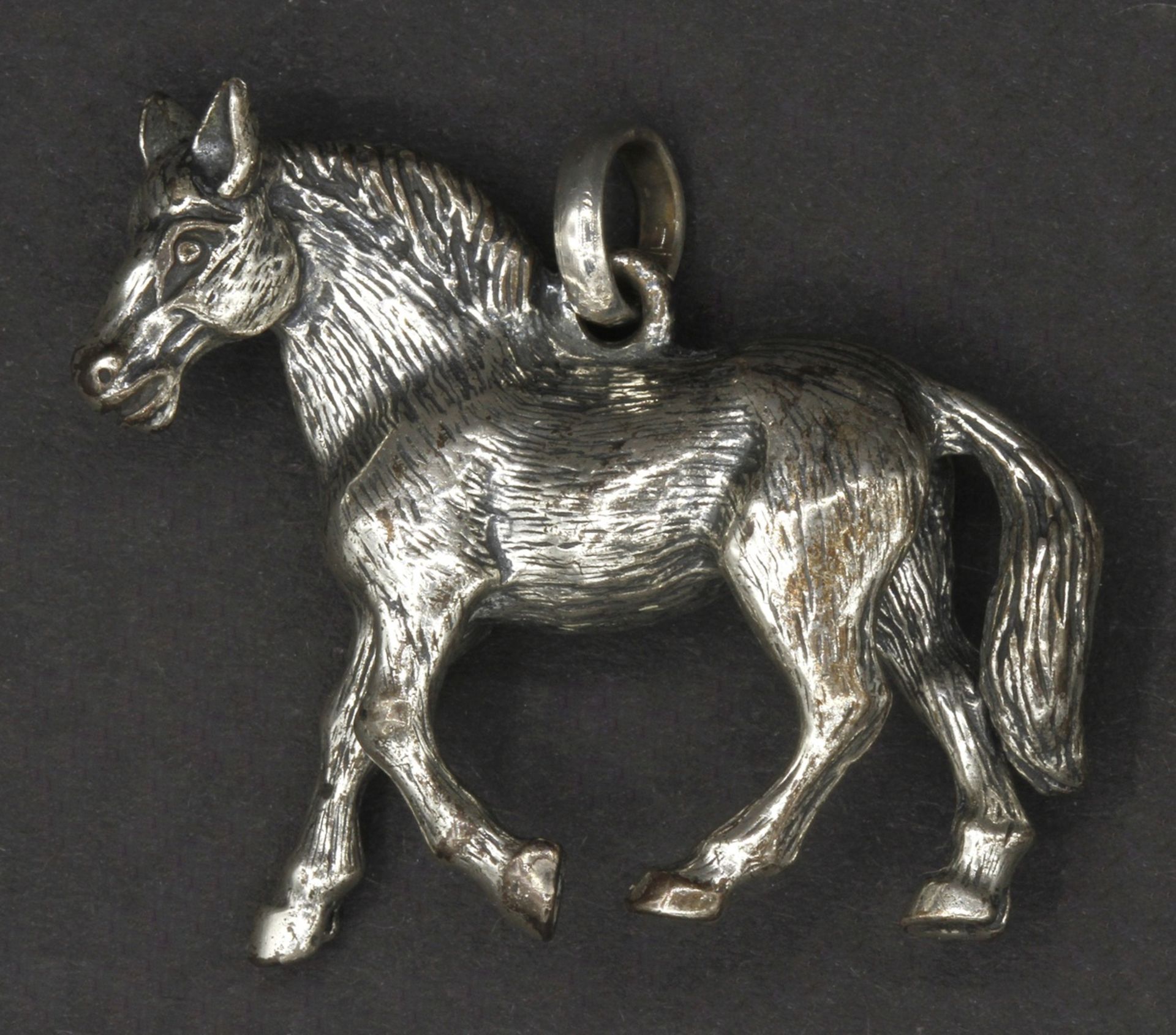 Pferdeanhänger835/- Silber, sehr detailreich ausgearbeitetes Pferd als Kettenanhänger, guter