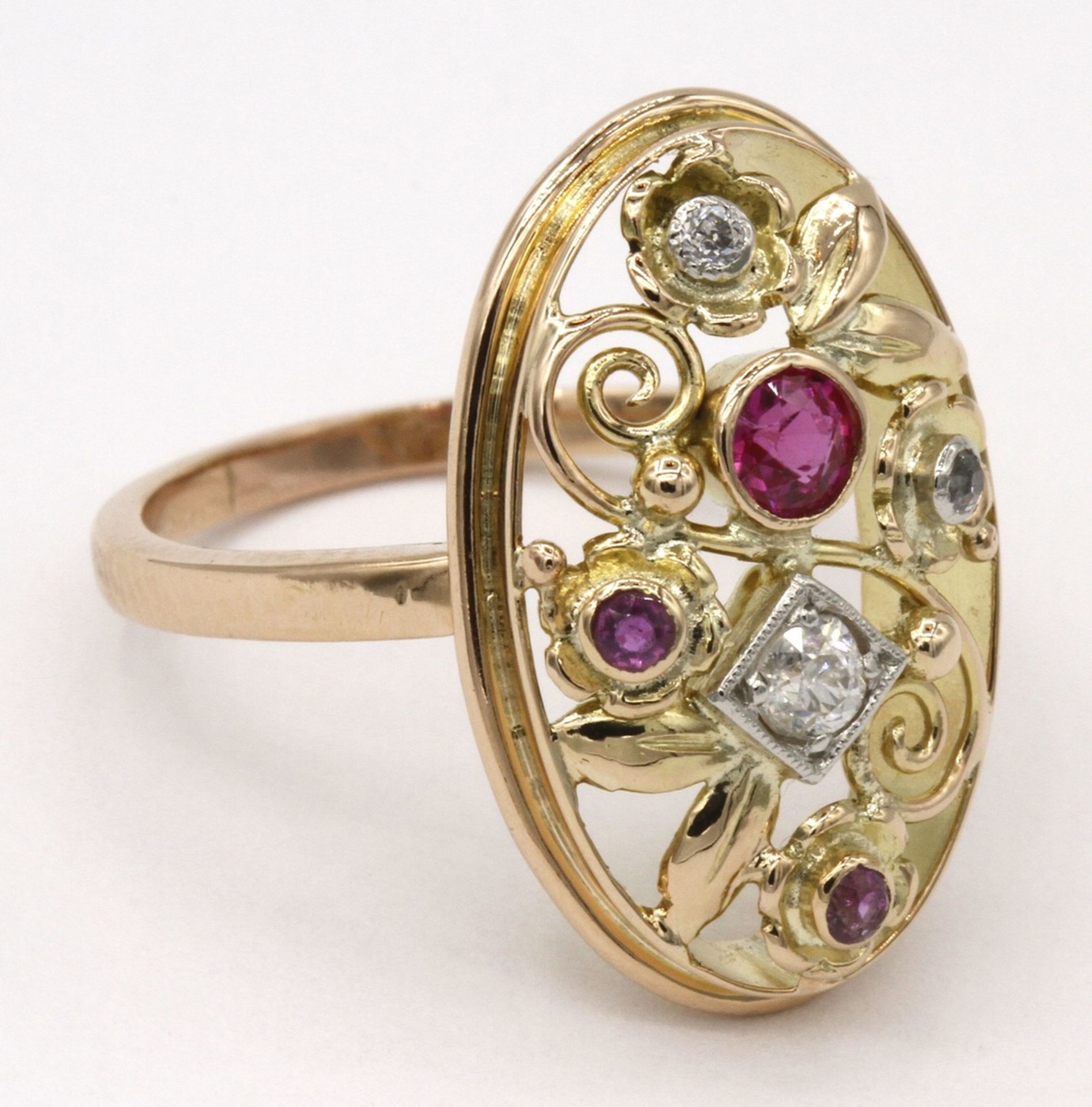 Jugendstil Ring mit Rubinen und Diamanten585/- Gelbgold, Diamant (TW/P) im Altschliff,