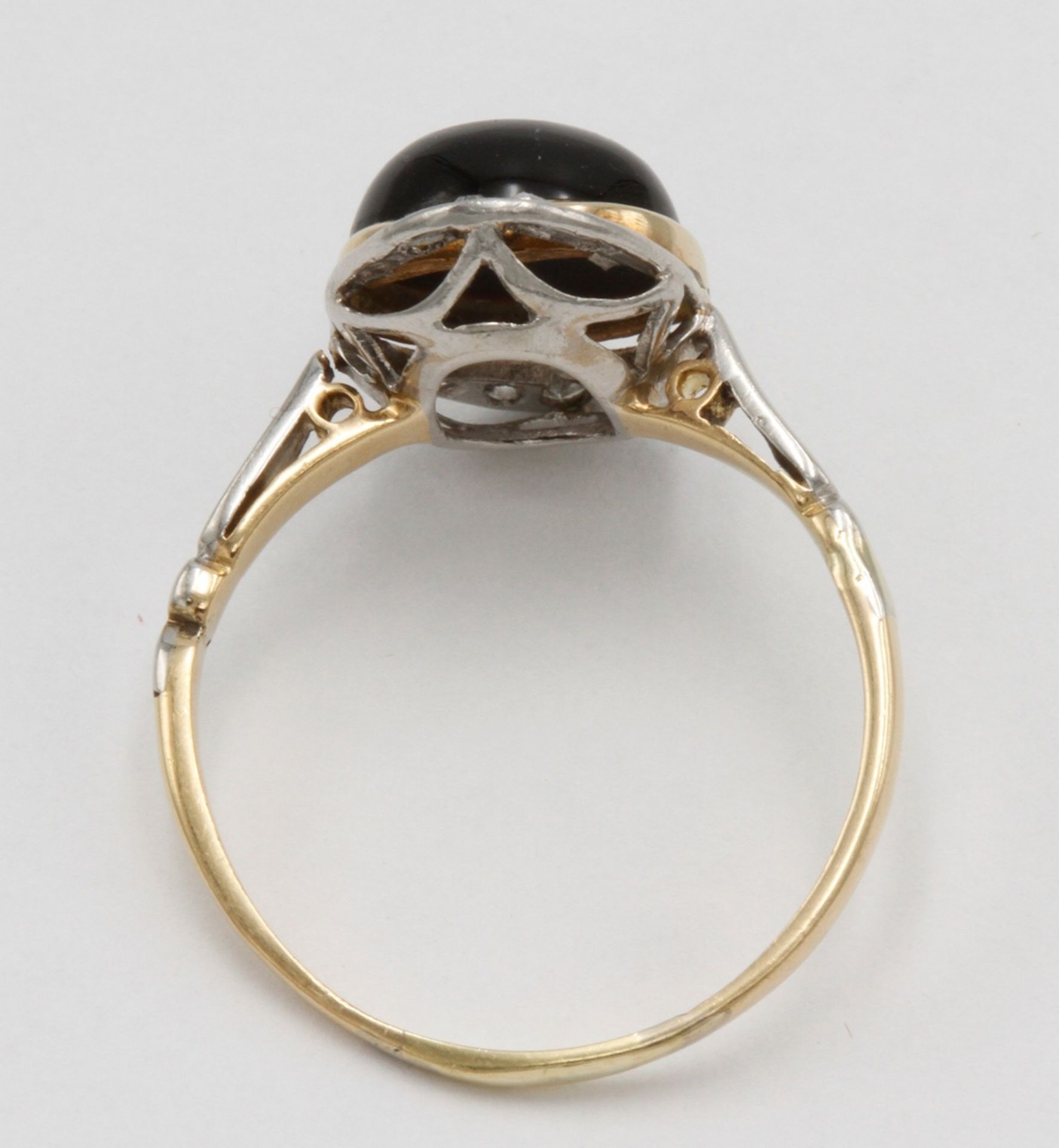 Art Déco Ring mit Onyx und DiamantenRingschiene und Zargenfassung 750/- Gelbgold (geprüft), - Bild 3 aus 4