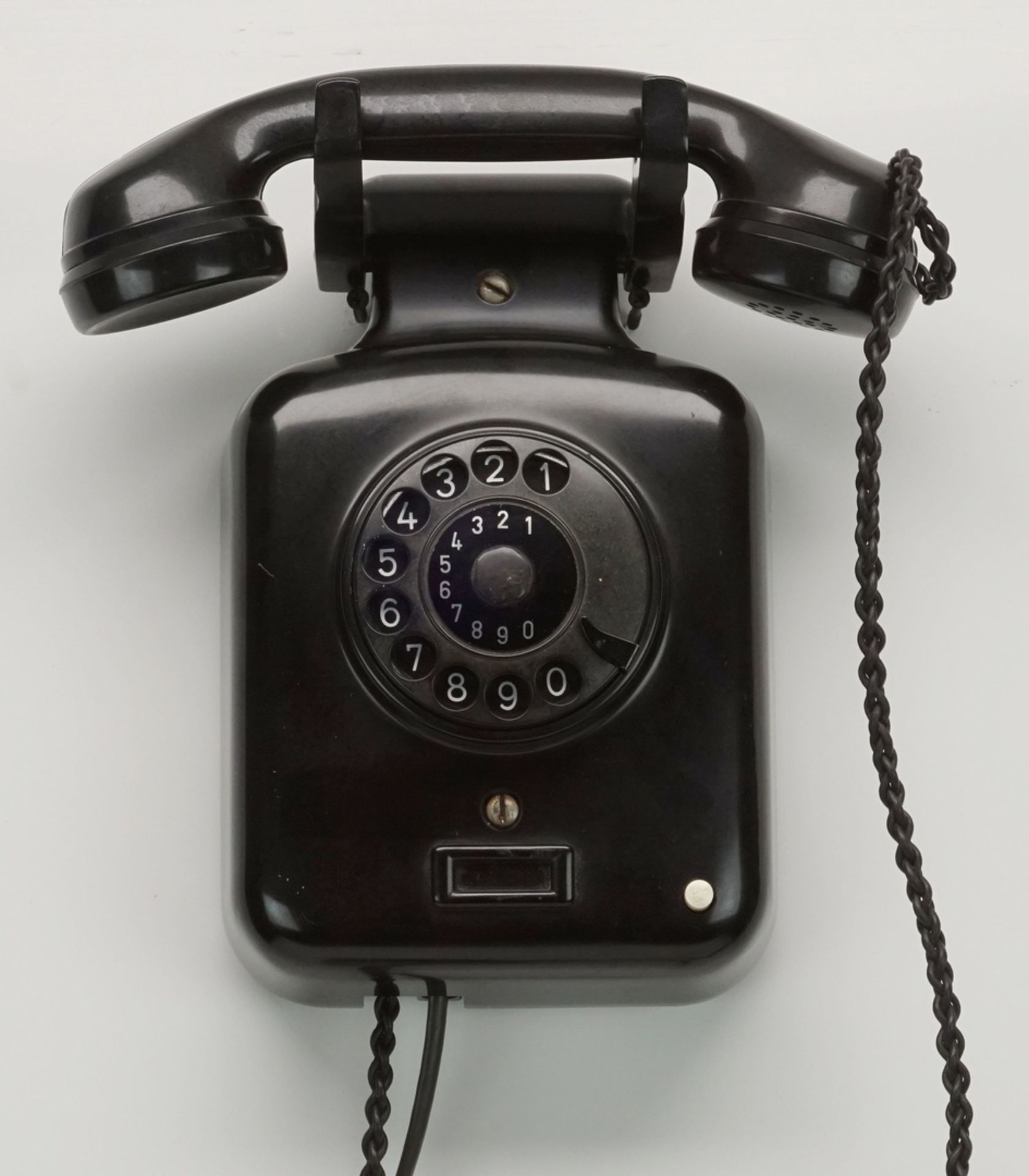 Siemens Wandtelefon mit Wahlscheibe, um 1950Bakelit, Doppelglocke, Modell "9 Fg wdst 5 b",