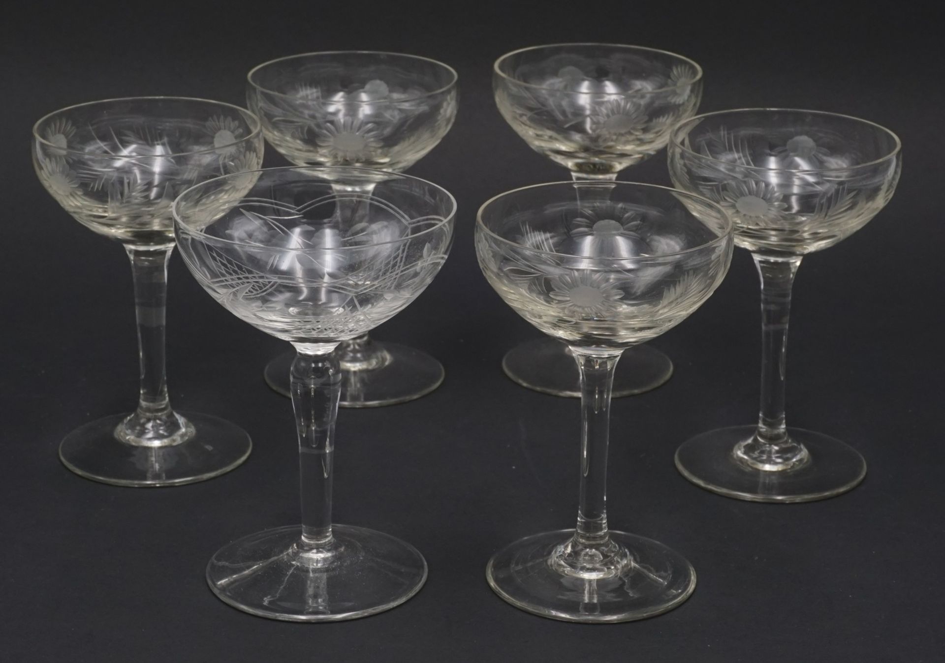24 Likörschalen und Schnapsgläserca. 1900-1930, Glas, 10 Likörschalen und 14 Schnapsgläser, - Bild 3 aus 3