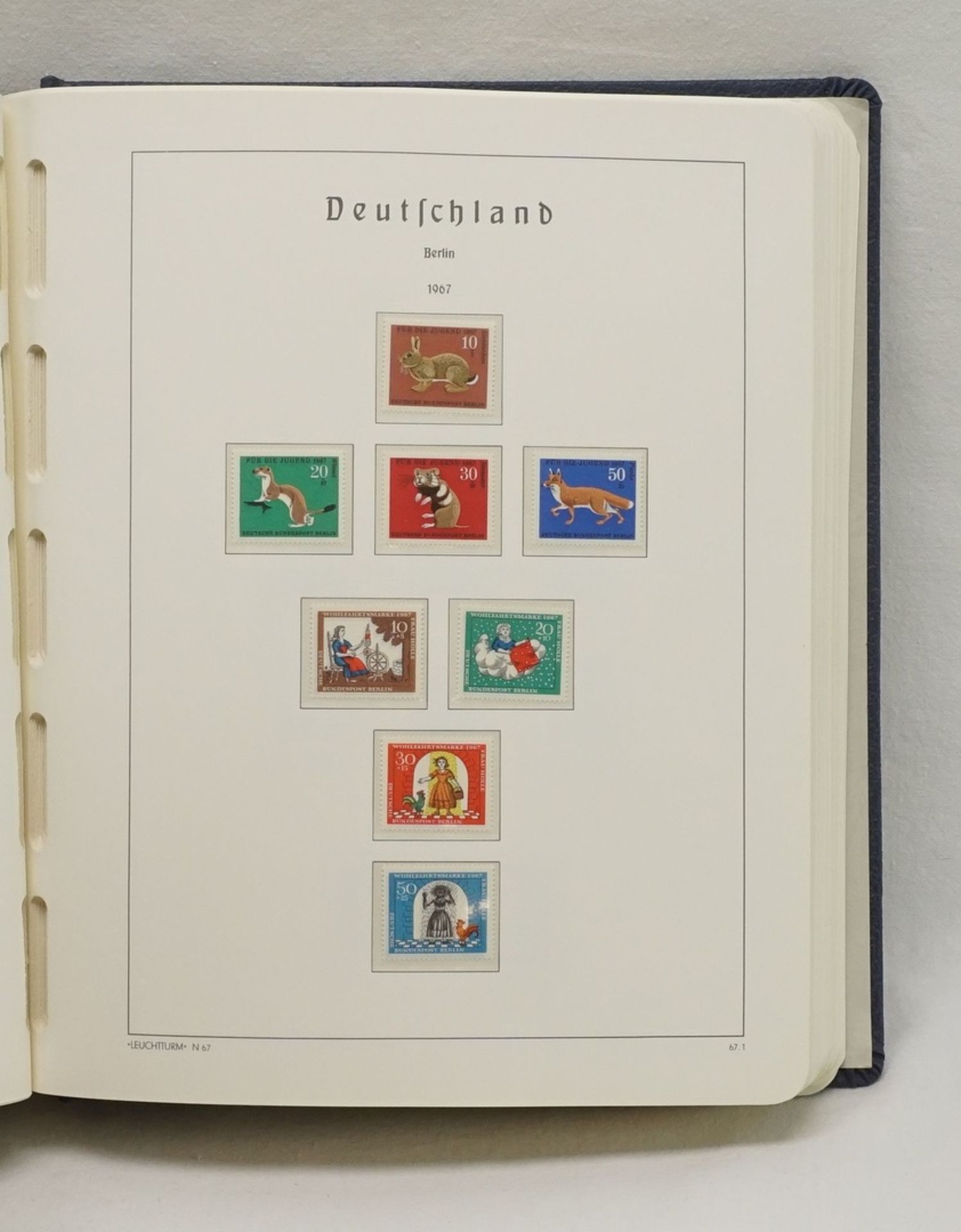 Berliner Briefmarken in zwei AlbenLeuchtturm Alben jeweils im Schuber, 1959 - 1990, postfrisch, - Bild 3 aus 3