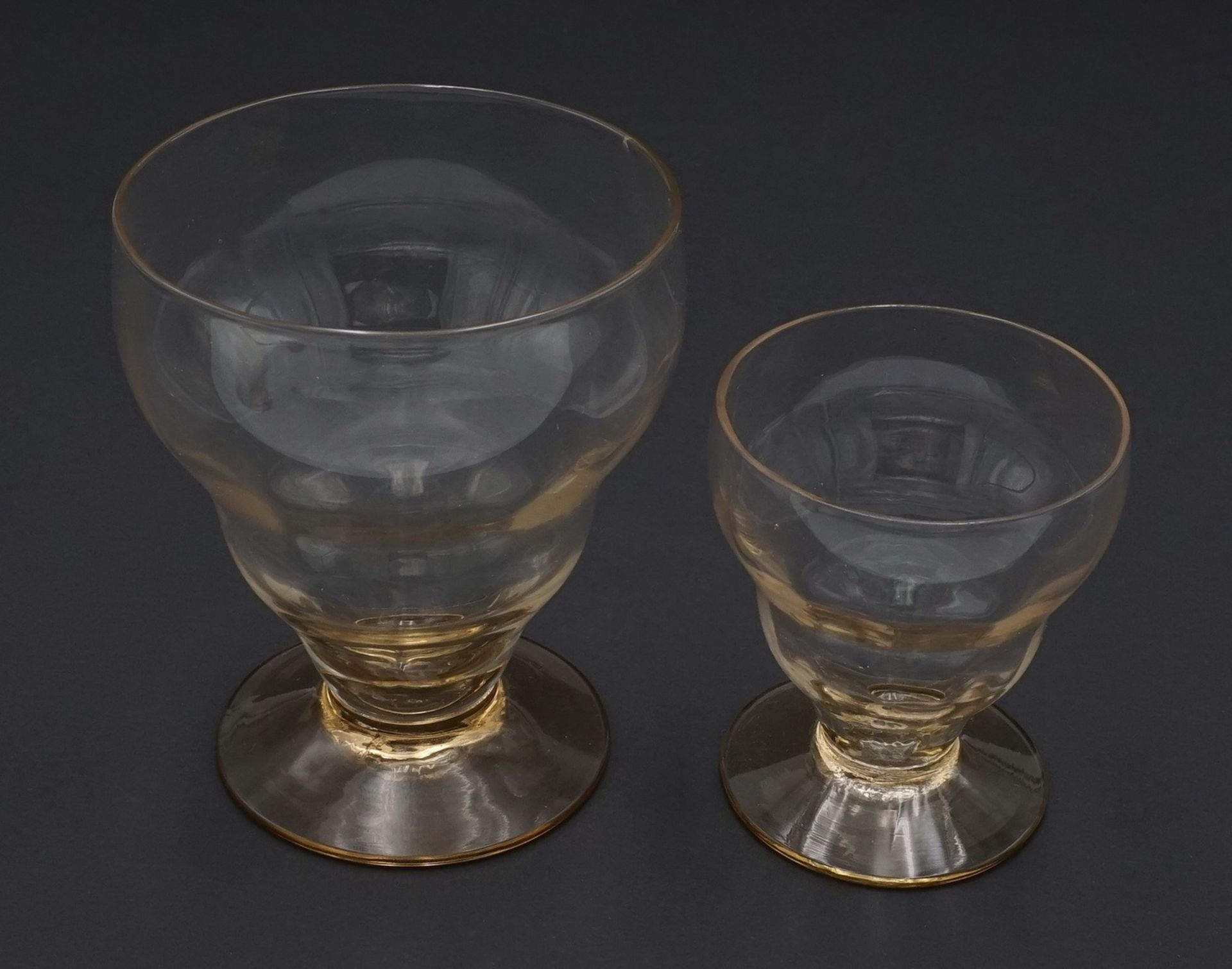 Sieben große und drei kleine Gläser, 1. Drittel 20. Jh.Art Déco, Abrissglas mit - Bild 2 aus 2