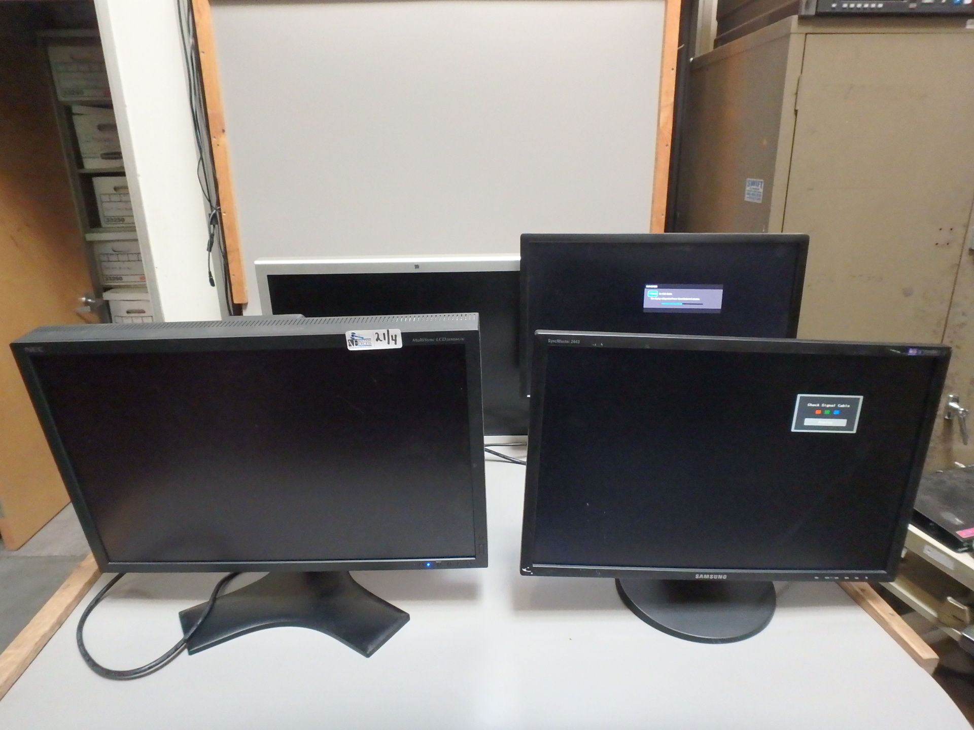 LOT OF 4 LCD MONITORS