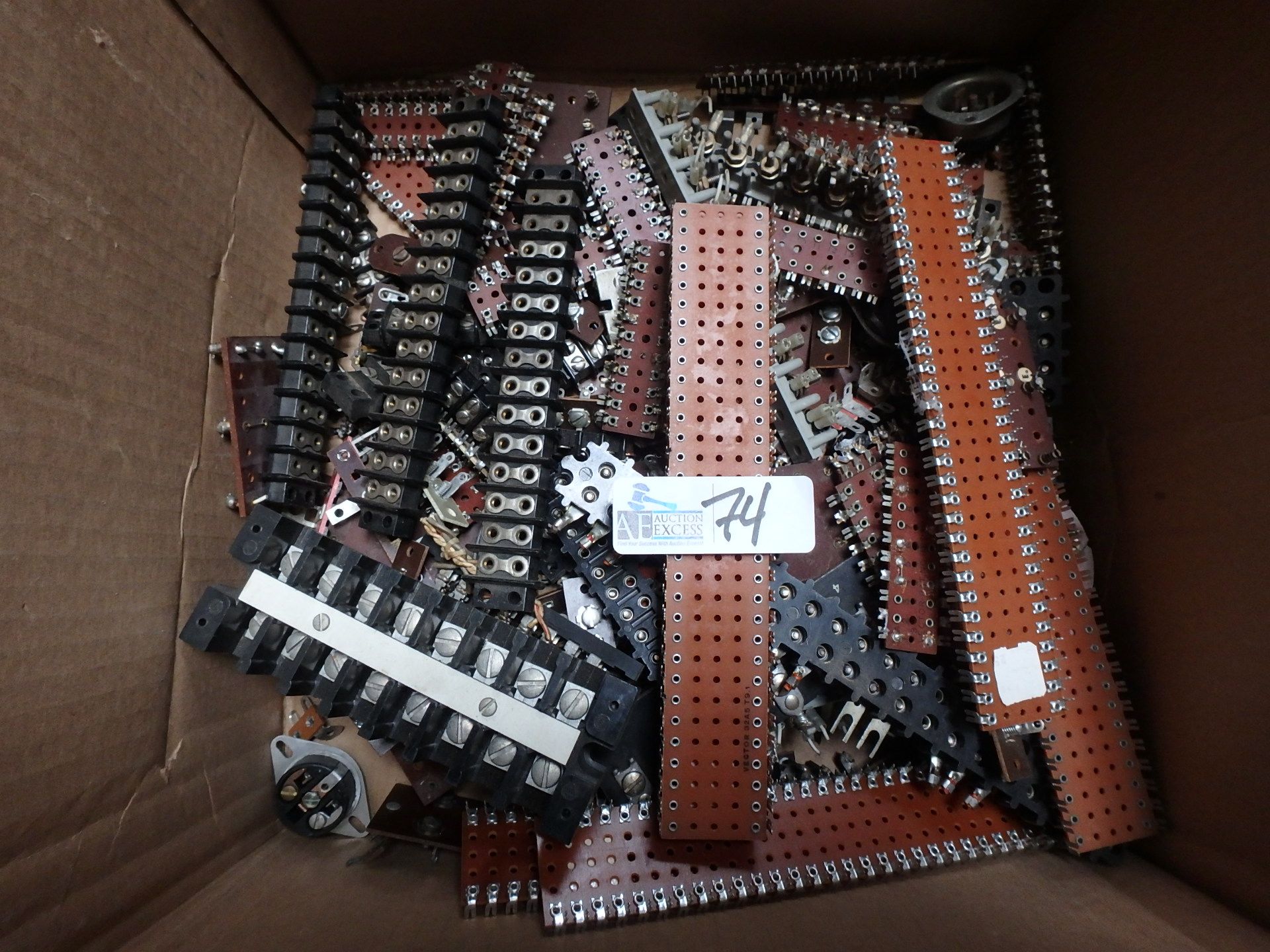 BOX VINTAGE ELECTRONICS