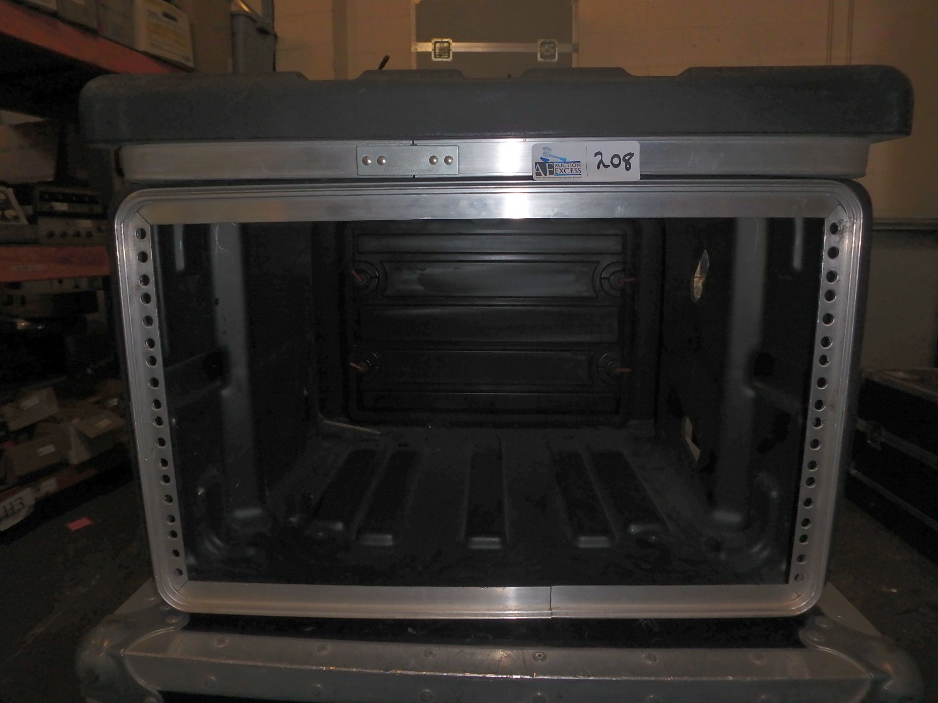 ROAD CASE WITH RACK MOUNTS