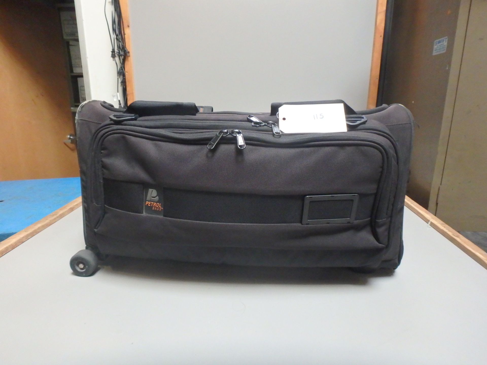 ROLLING TRAVEL BAG