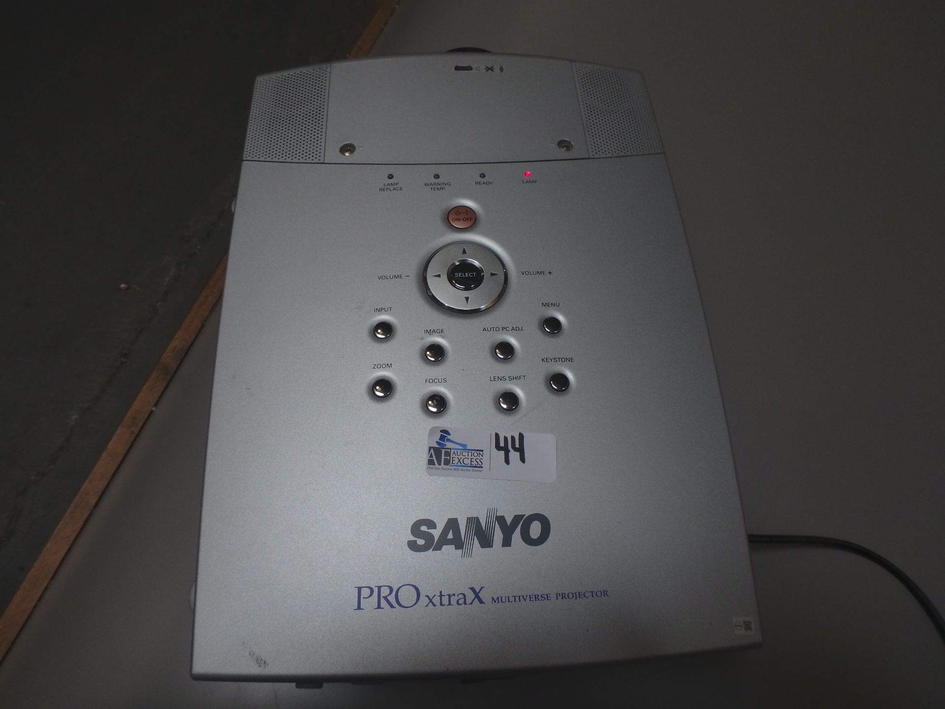 SANYO PROJECTOR - Image 2 of 2