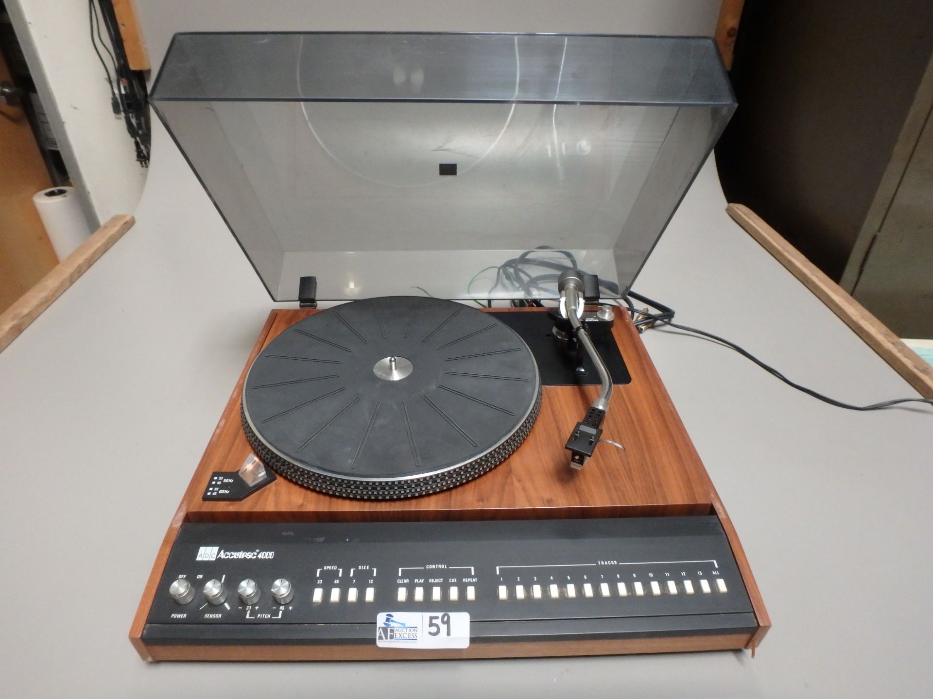 ADC ACCUTRAC 4000 TURNTABLE