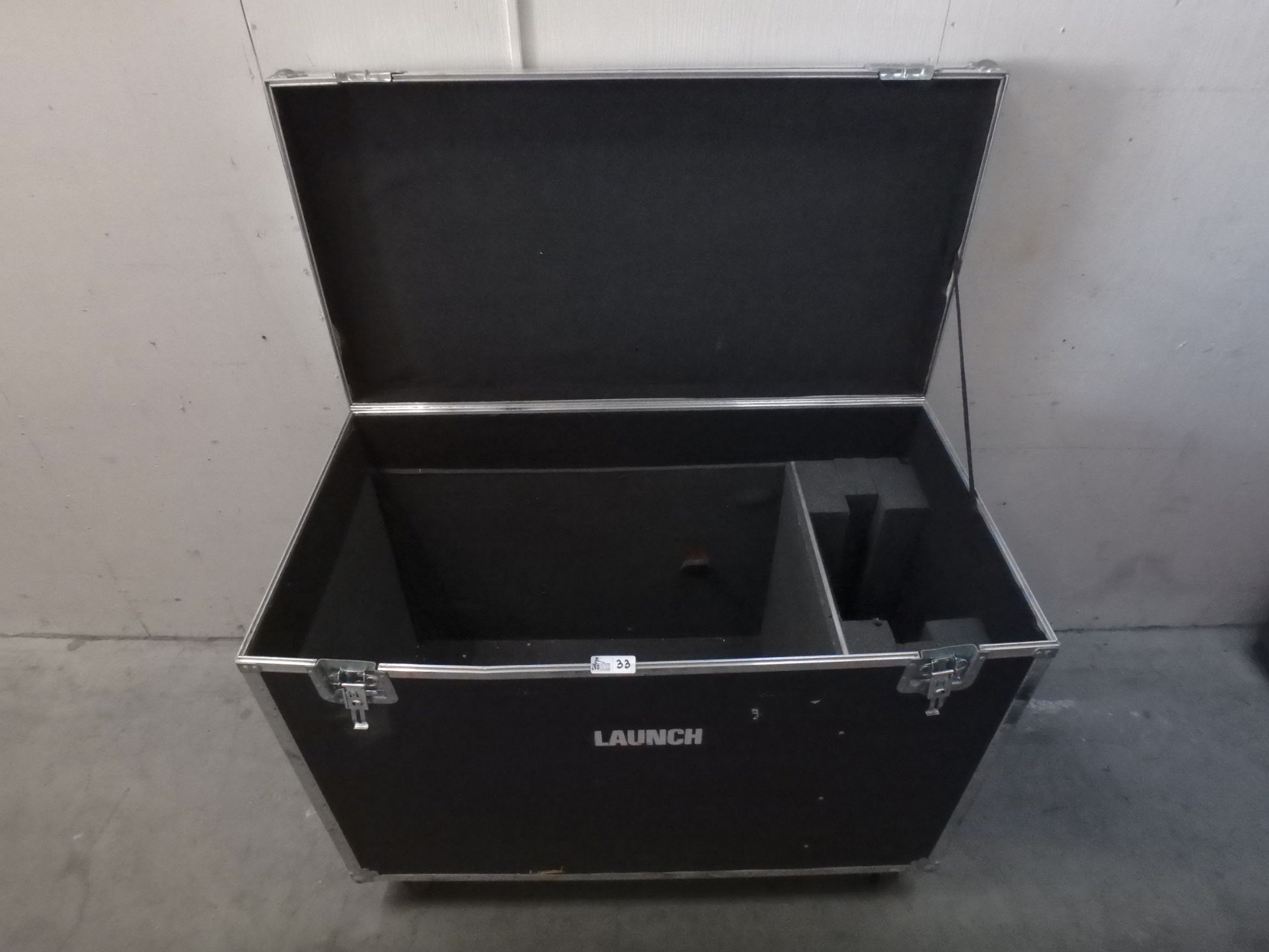 ENCORE ROLLING ROAD CASE - Image 2 of 2