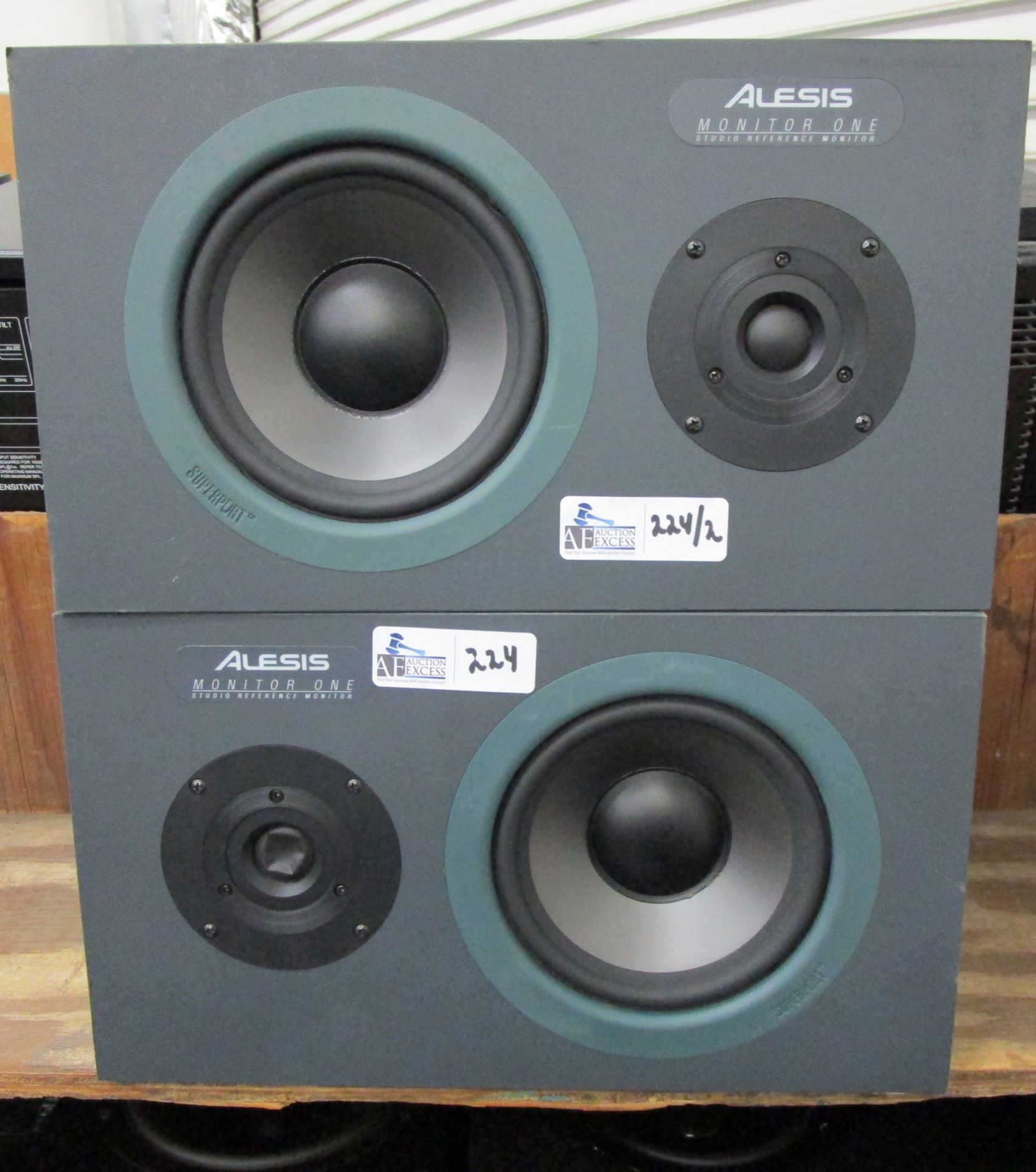 LOT OF 2 ALESIS MONITOR ONE SPEAKERS