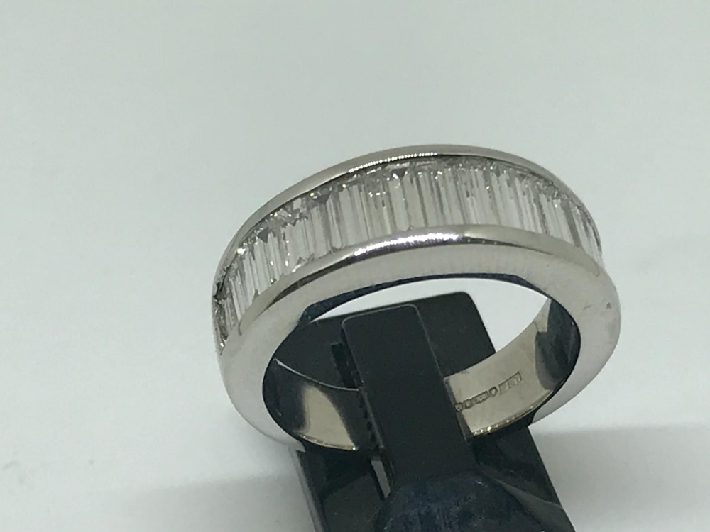 Modernist 18ct white gold baguette diamond ring - Image 3 of 4