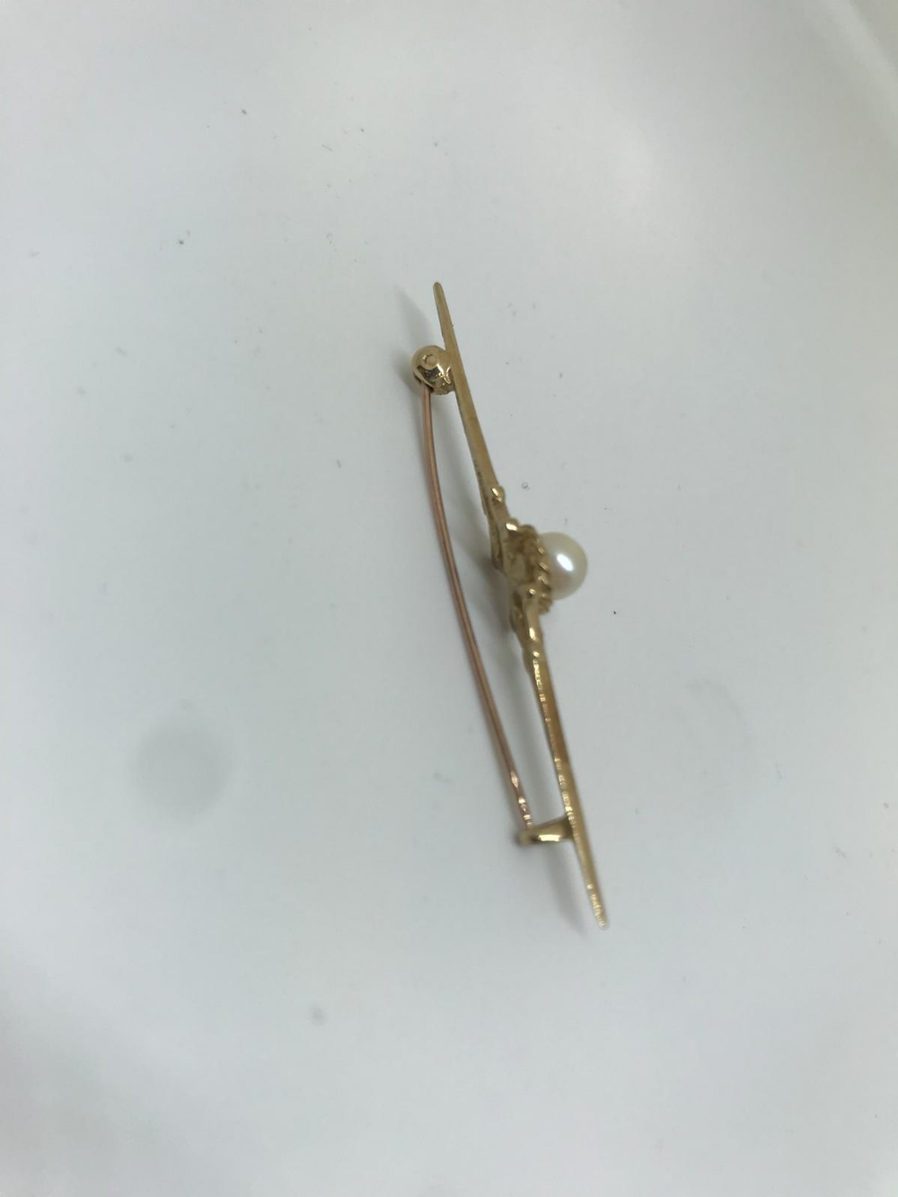 9ct yellow gold pearl brooch - Image 2 of 2