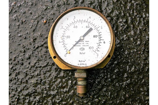 Brass cased pressure gauge