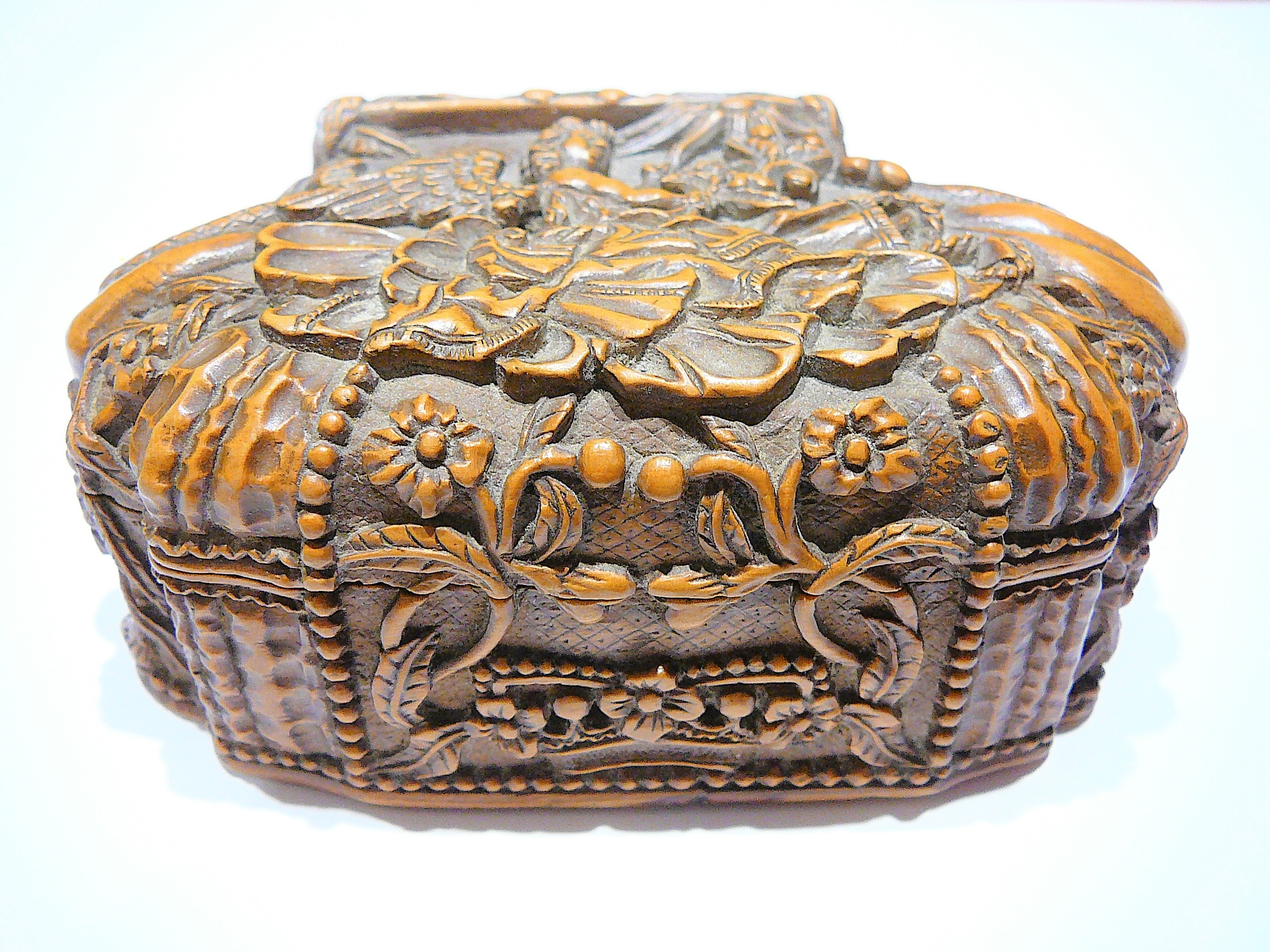 Carved boxwood trinket box - Image 3 of 9