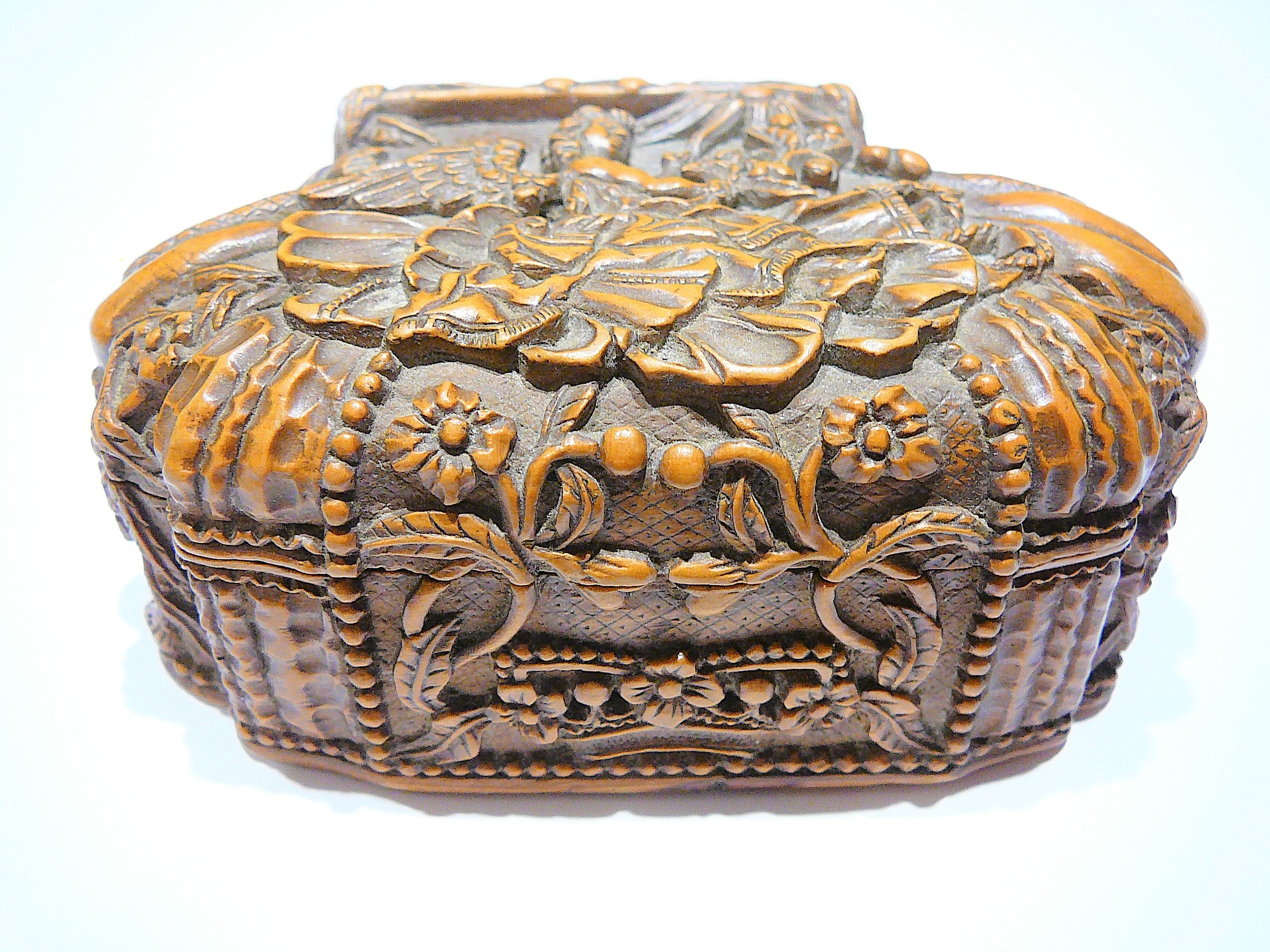 Carved boxwood trinket box - Image 2 of 9