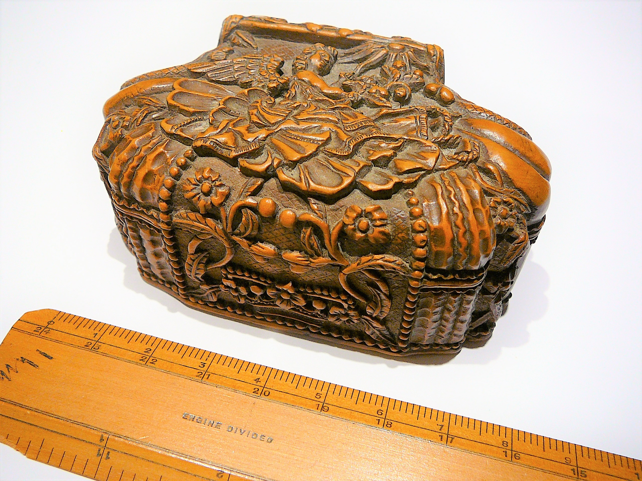 Carved boxwood trinket box