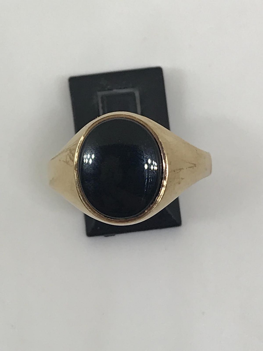 9ct gold black onyx signet ring - Image 2 of 2