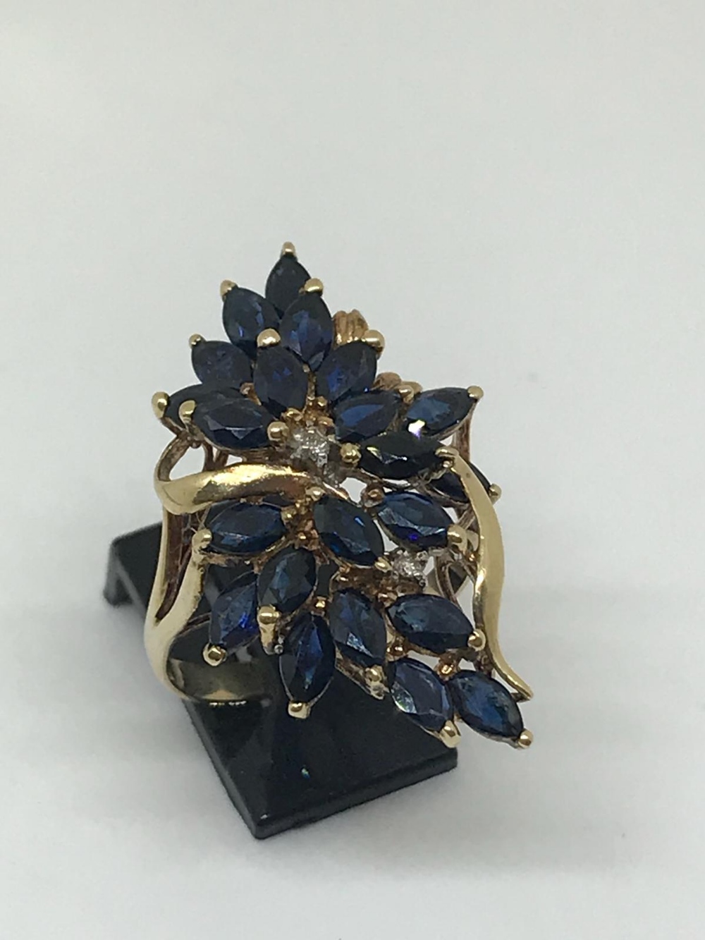 9ct gold sapphire and diamond ring - Image 2 of 2