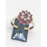 9ct gold cluster ring