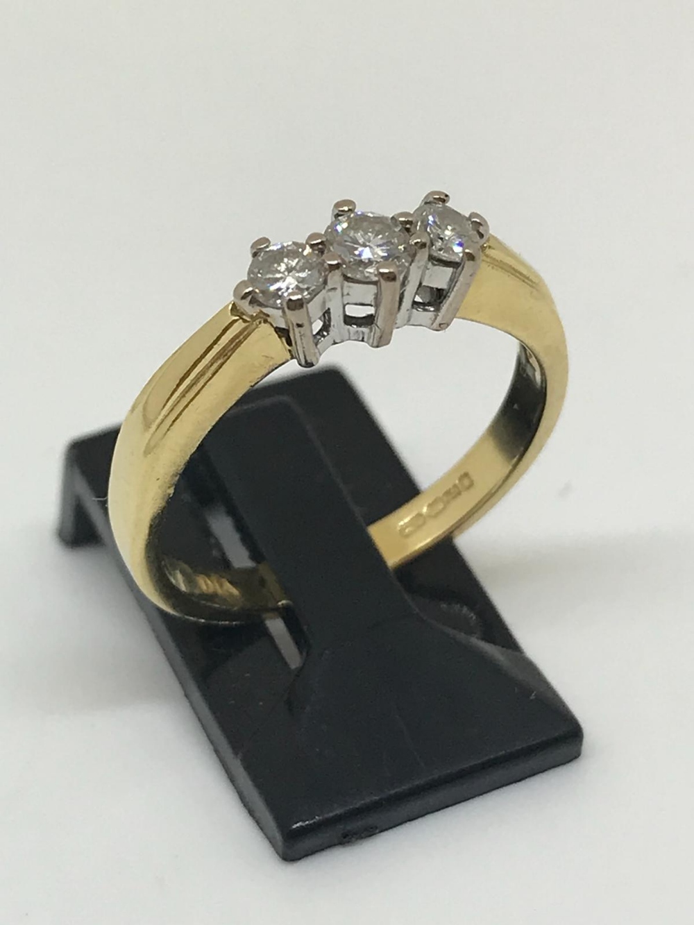 18ct gold and diamond ring