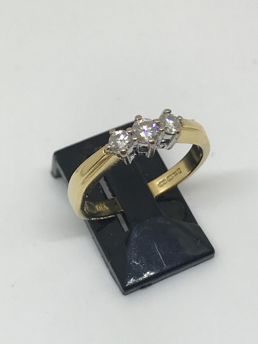 18ct gold and diamond ring - Image 2 of 2