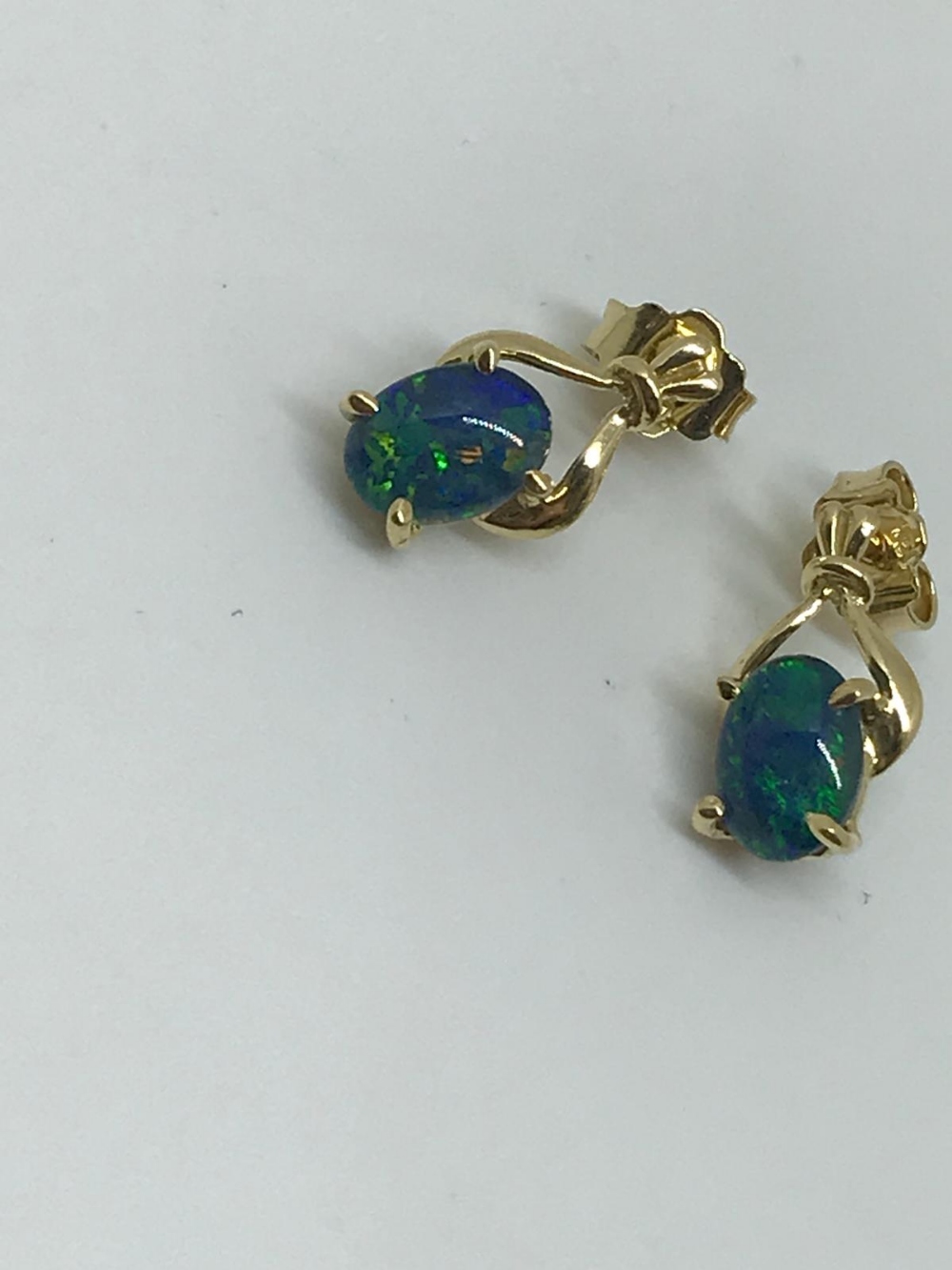 18ct gold opal earrings - Image 2 of 2