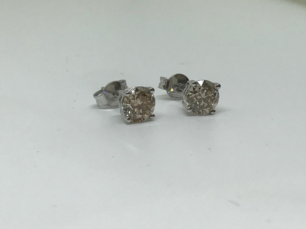 18ct gold diamond stud earrings - Image 2 of 2