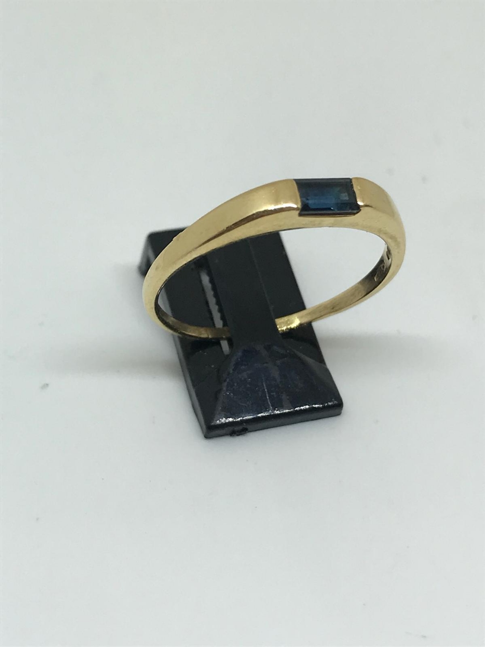 18ct gold and sapphire ring - Image 2 of 2