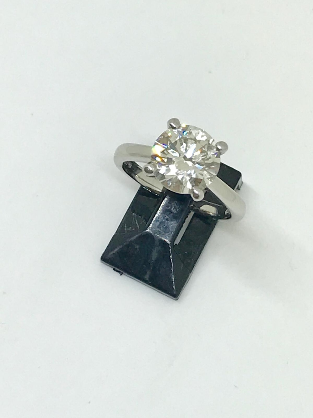 Platinum and diamond (3ct) ring - Image 4 of 5