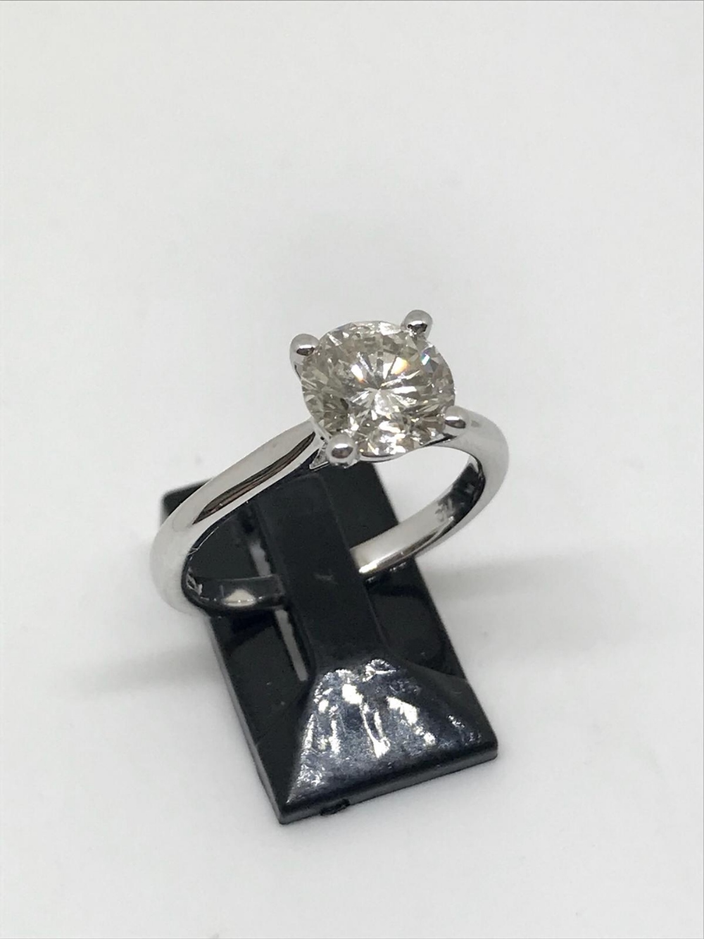 Platinum and diamond (3ct) ring - Image 2 of 5