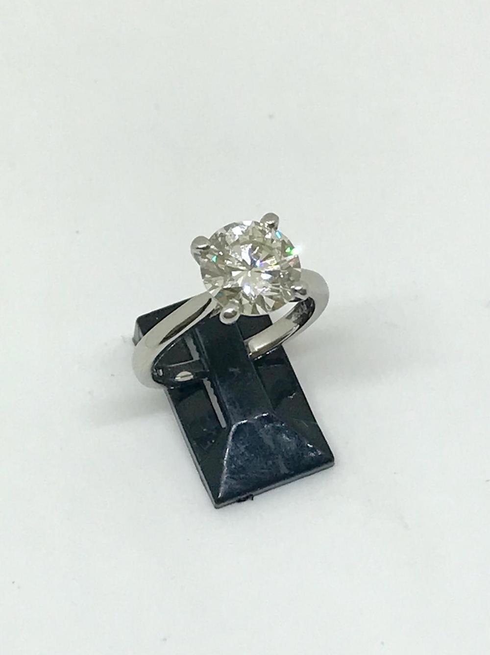 Platinum and diamond (3ct) ring - Image 3 of 5