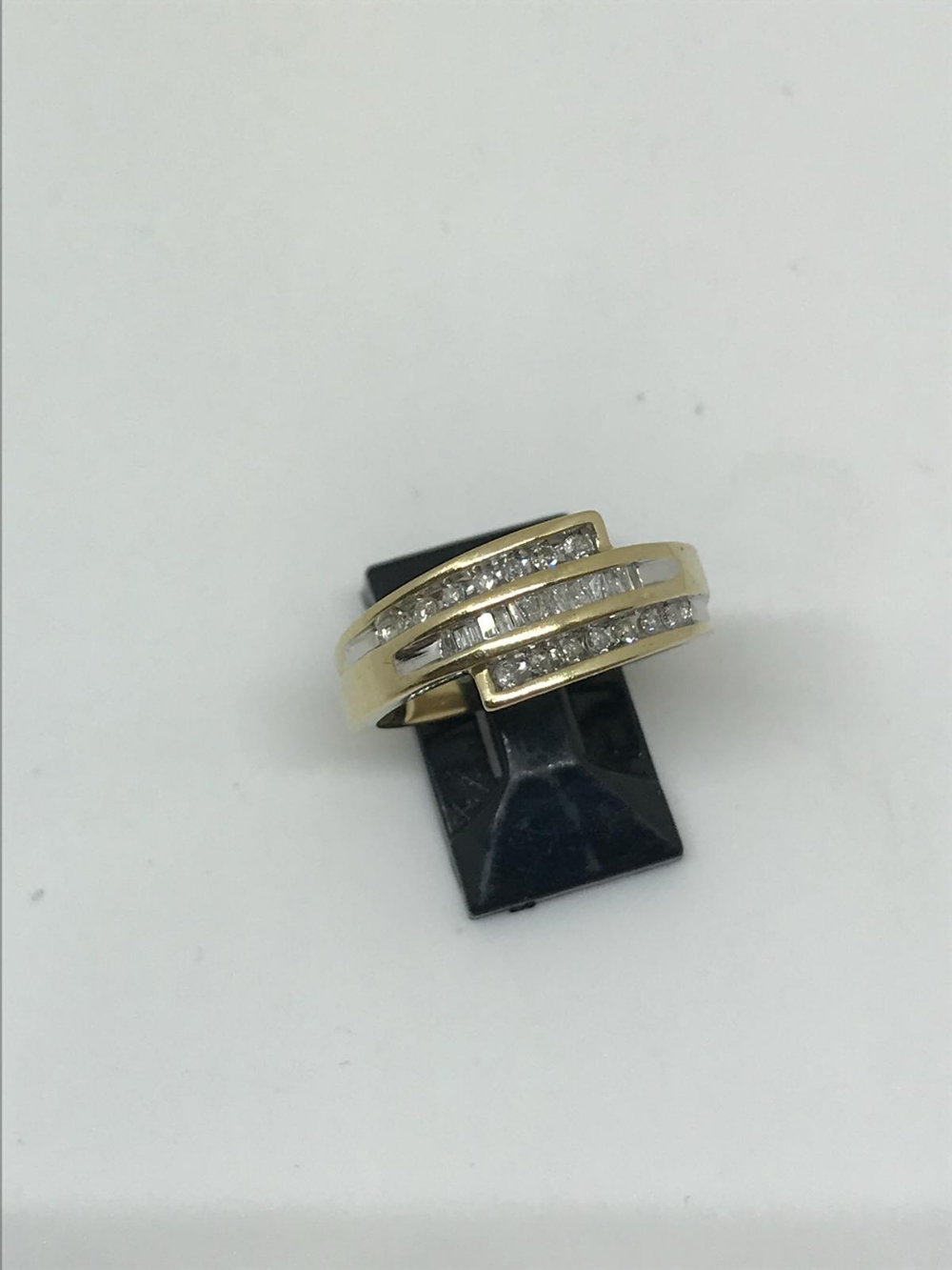 9ct gold diamond ring - Image 2 of 2