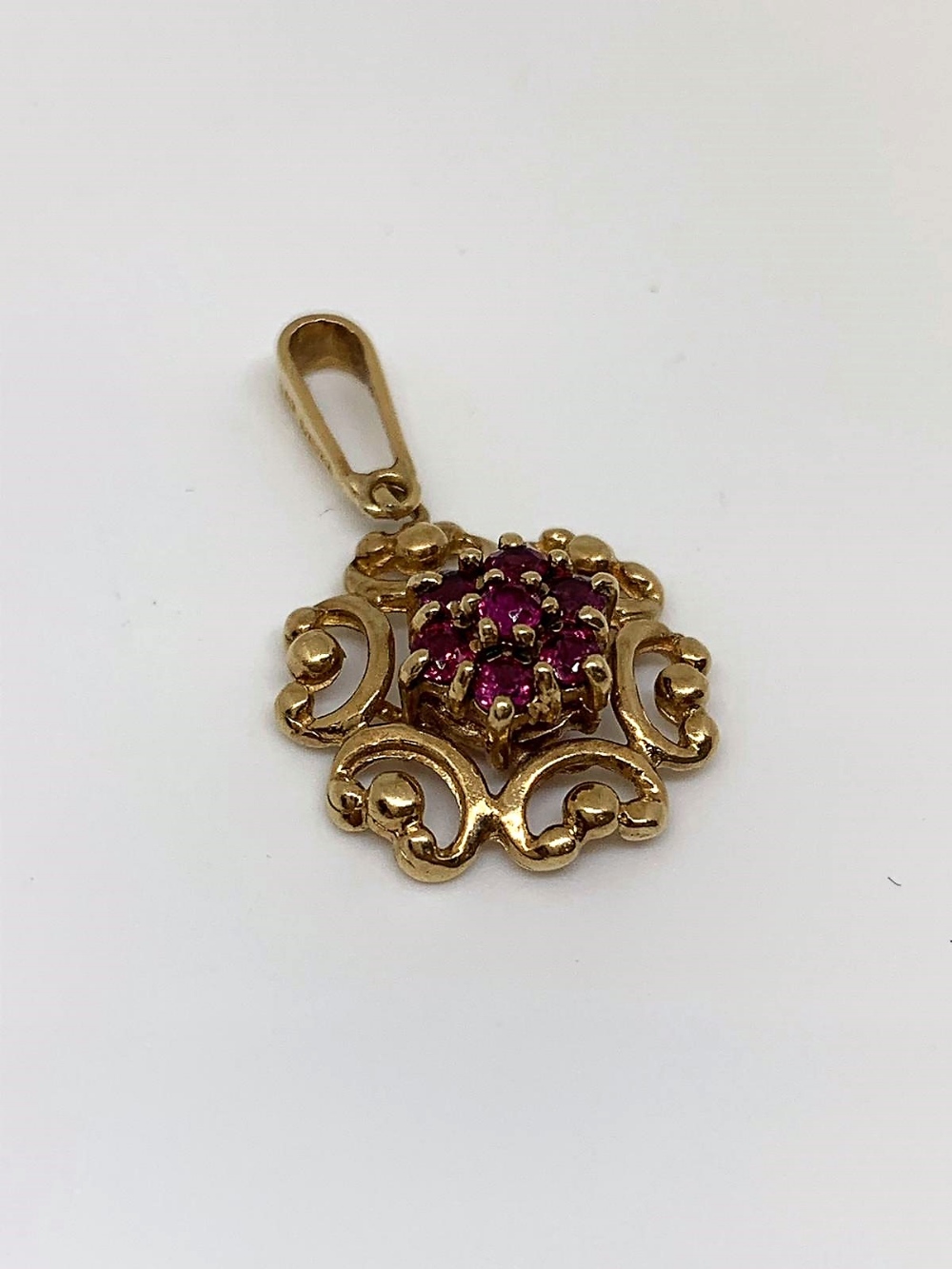 9ct gold and ruby pendant