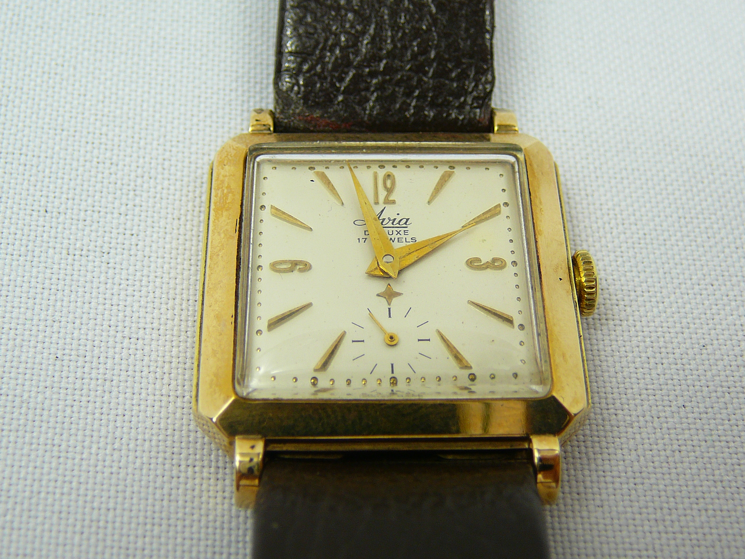 Gents 9ct gold Avia vintage wrist watch - Image 2 of 4