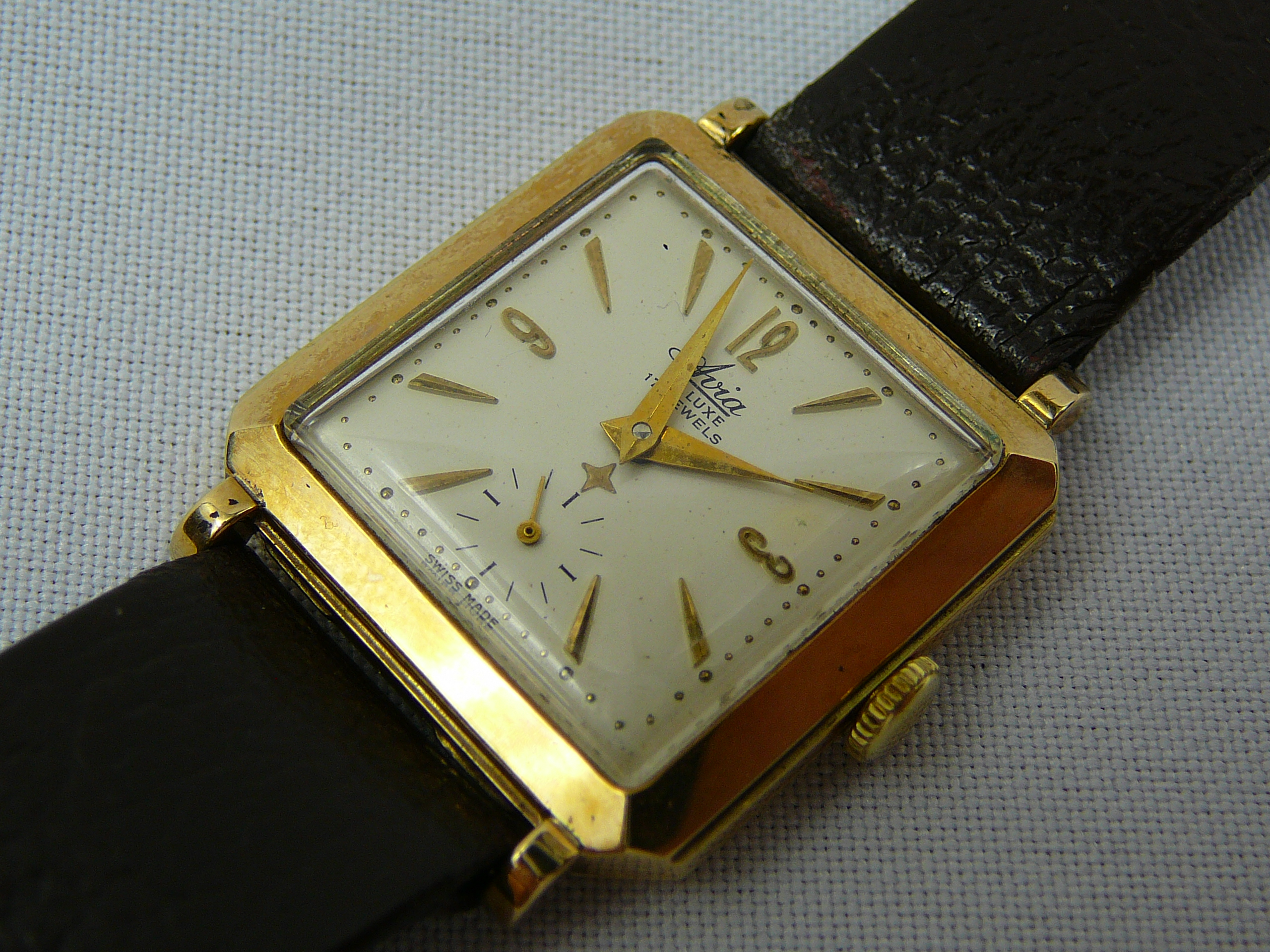 Gents 9ct gold Avia vintage wrist watch