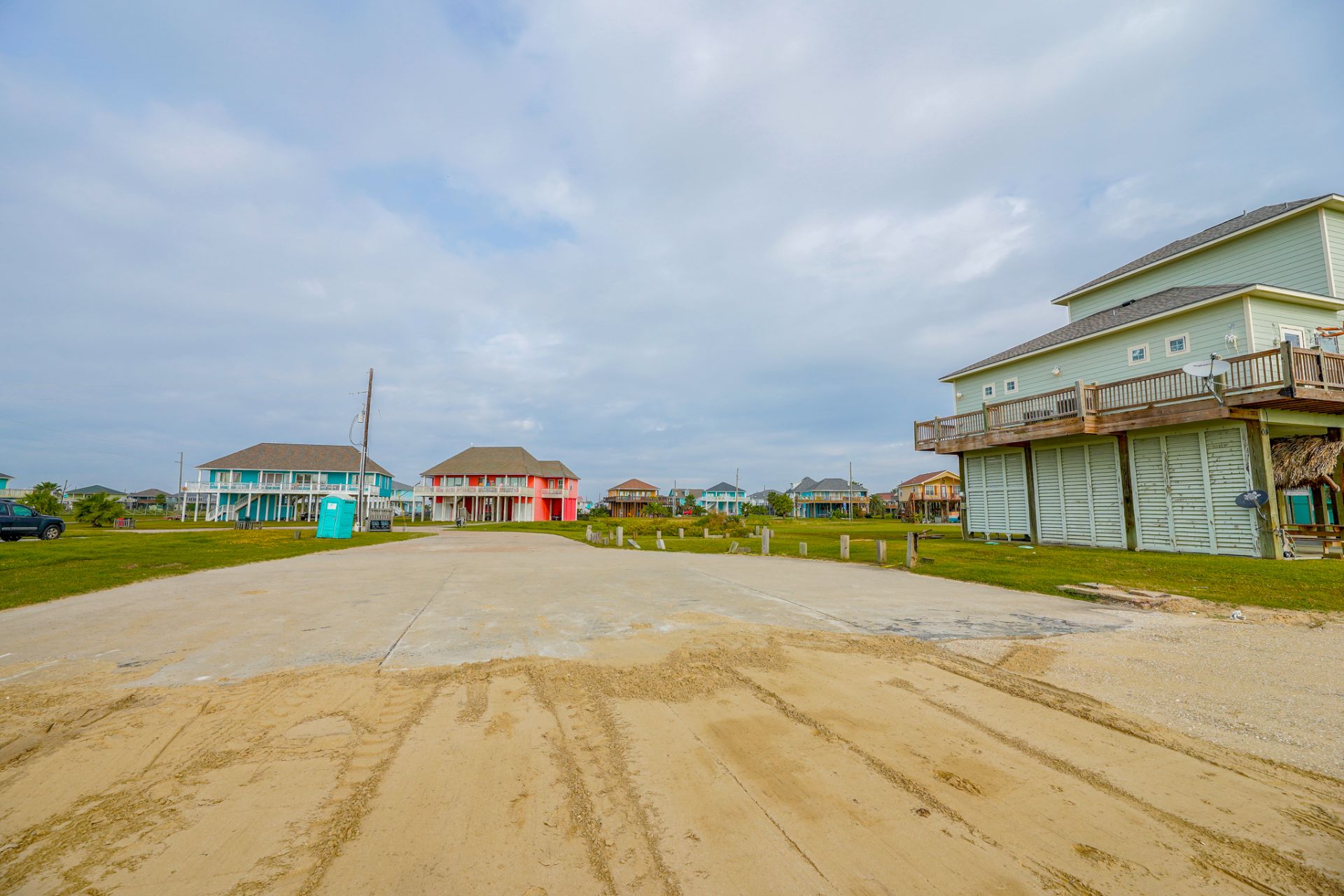 Huge Gulf Front Lot in Crystal Beach - Image 2 of 32