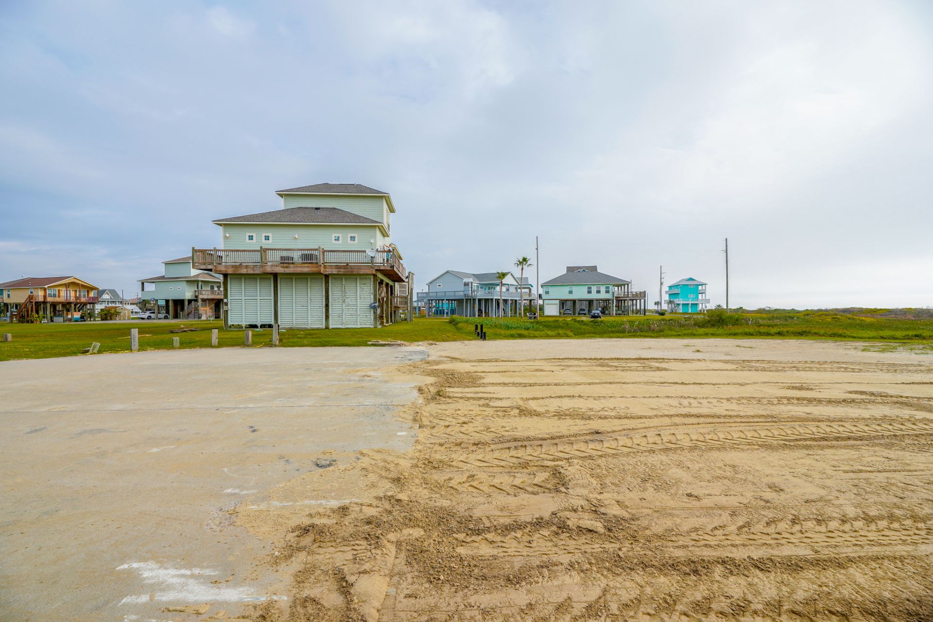 Huge Gulf Front Lot in Crystal Beach - Image 7 of 32