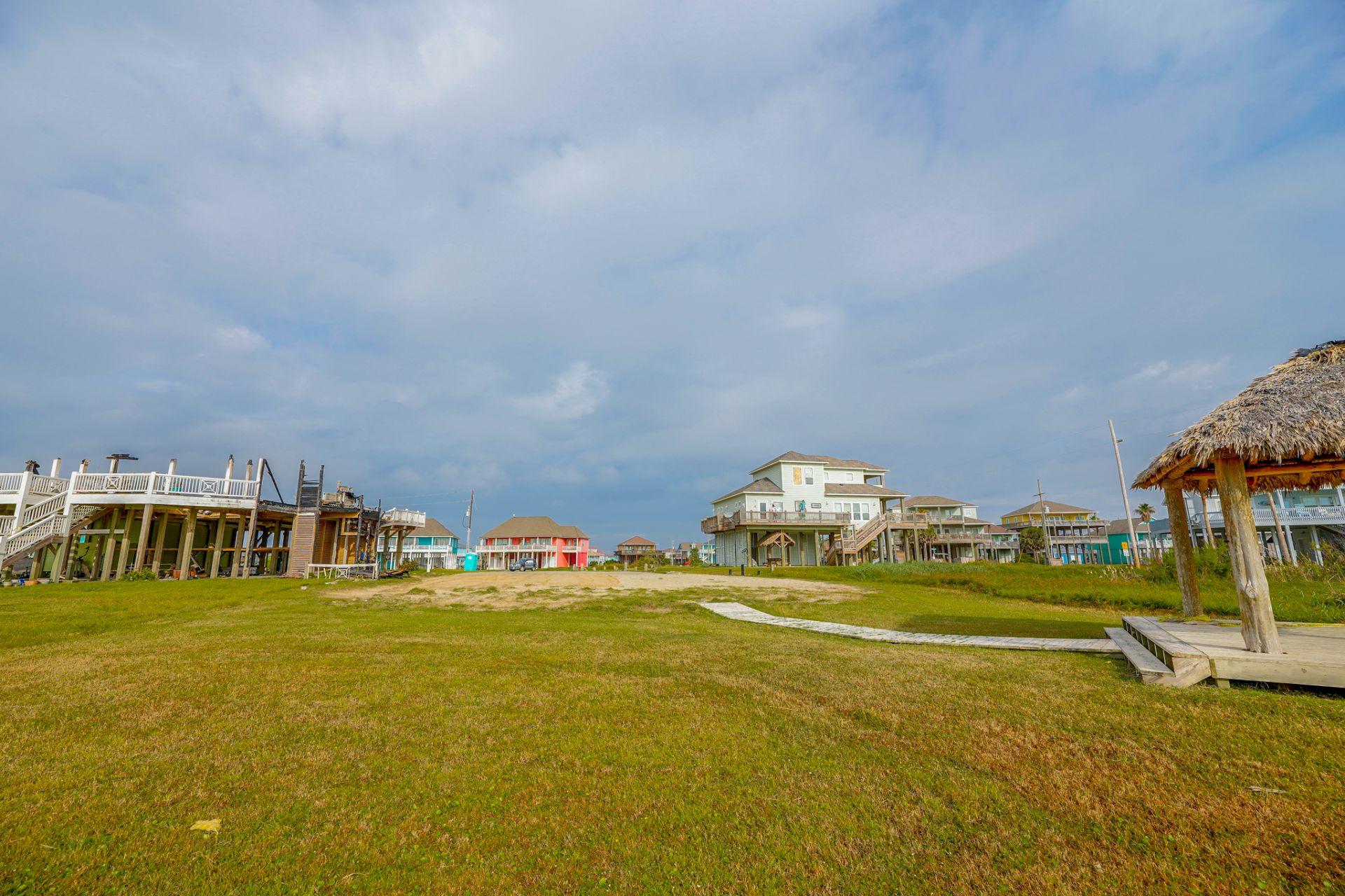 Huge Gulf Front Lot in Crystal Beach - Image 18 of 32