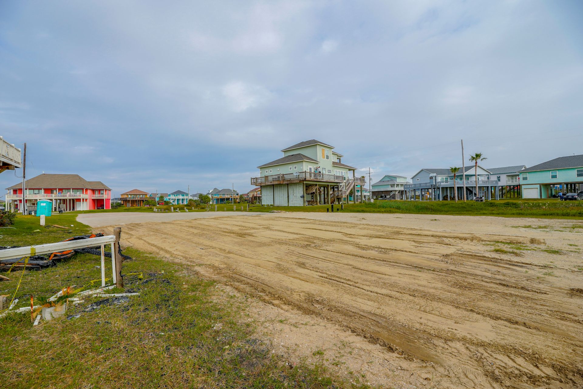 Huge Gulf Front Lot in Crystal Beach - Image 8 of 32