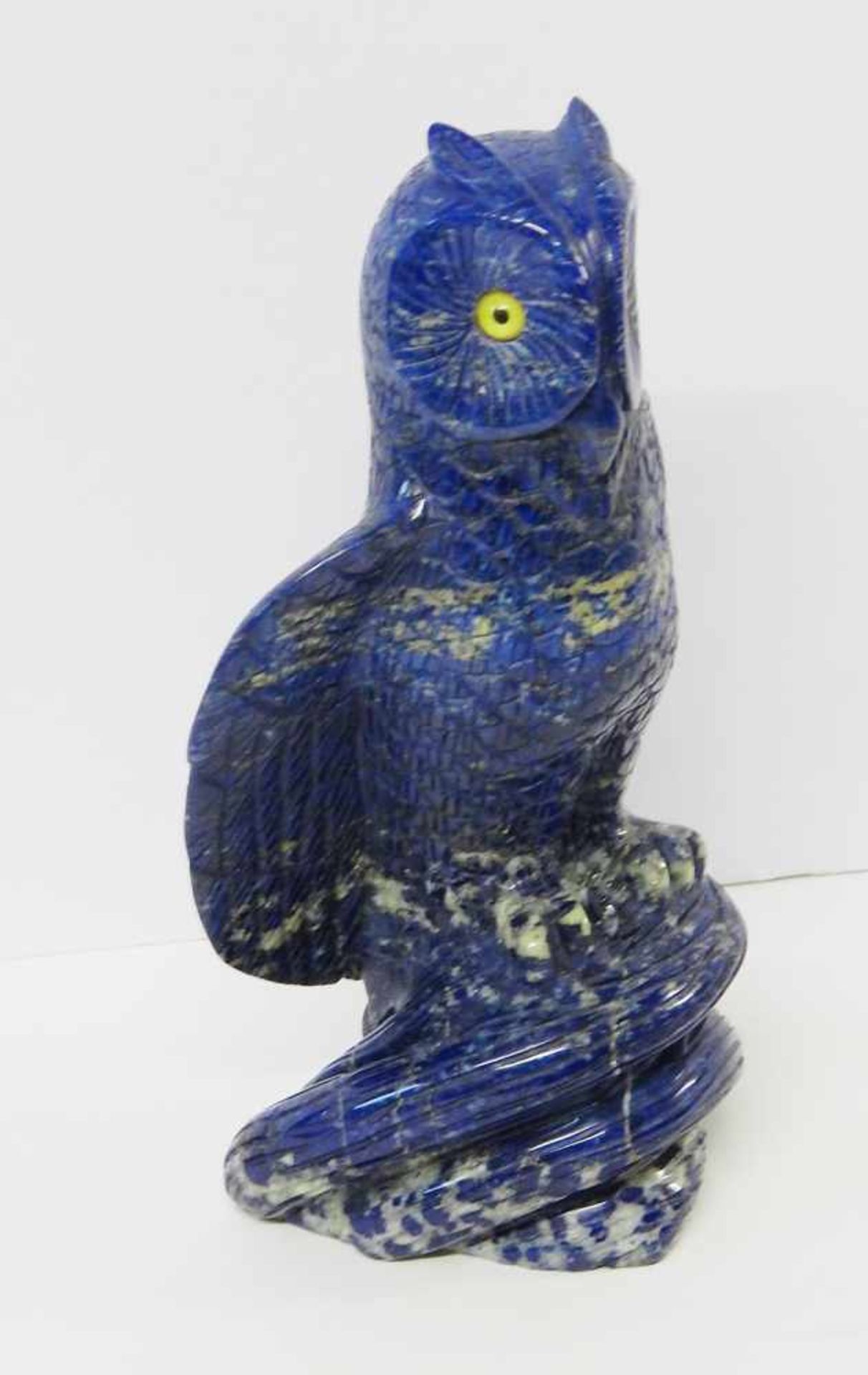 Skulptur Eule auf integriertem Sockel, massiver Lapislazuli, ca.18x11cm(HxB), ca.1kg schwer, Idar-