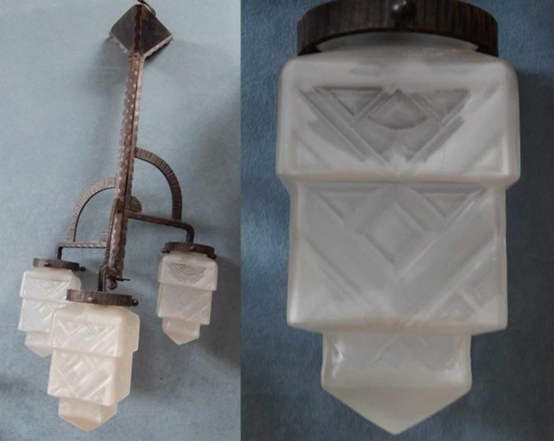 3-armige ArtDeco Deckenlampe mit schmiedeeiserner Montur und 3 satinierten, getreppten